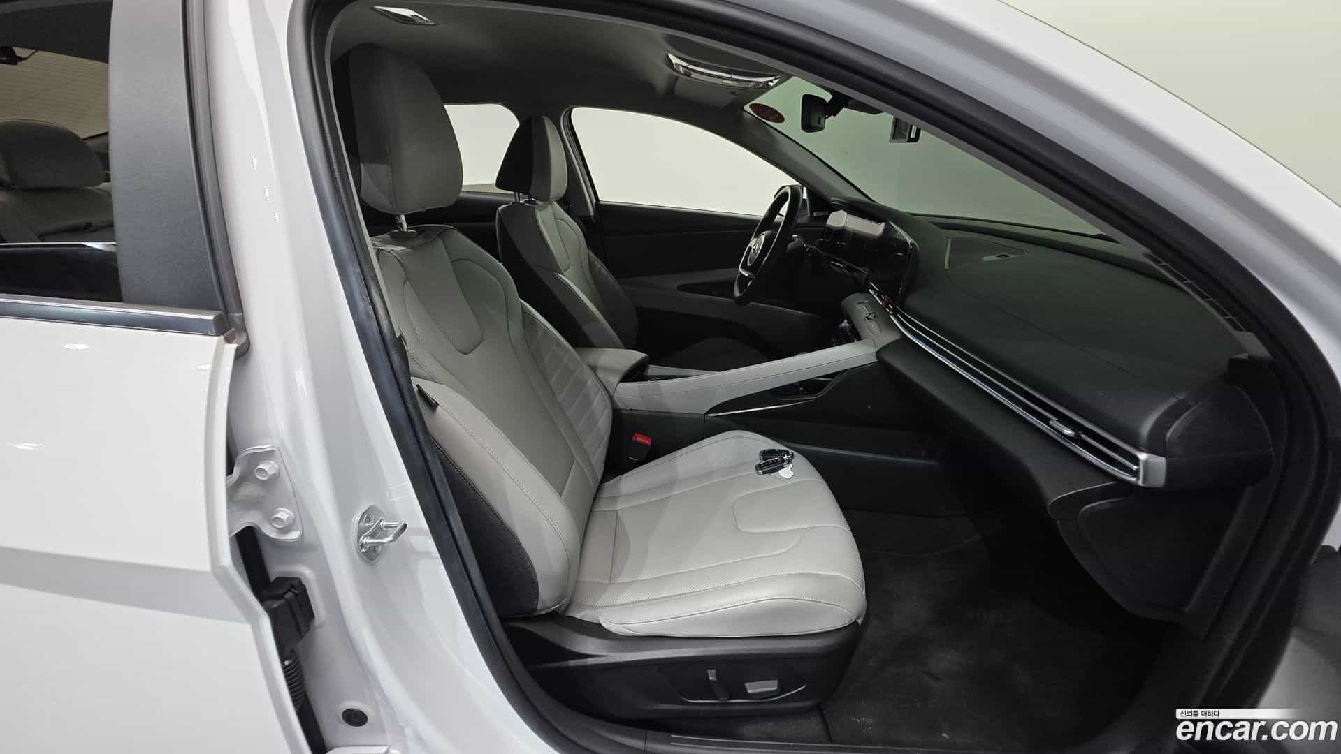 AVANTE Hyundai 2023.2-INNER-036