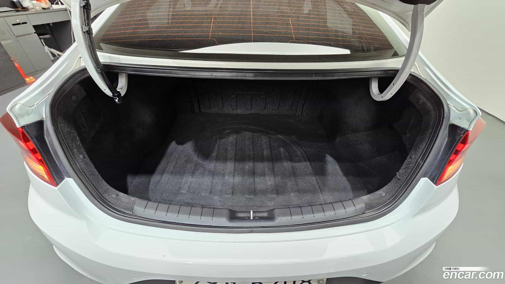 AVANTE Hyundai 2019.3-OPTION-041