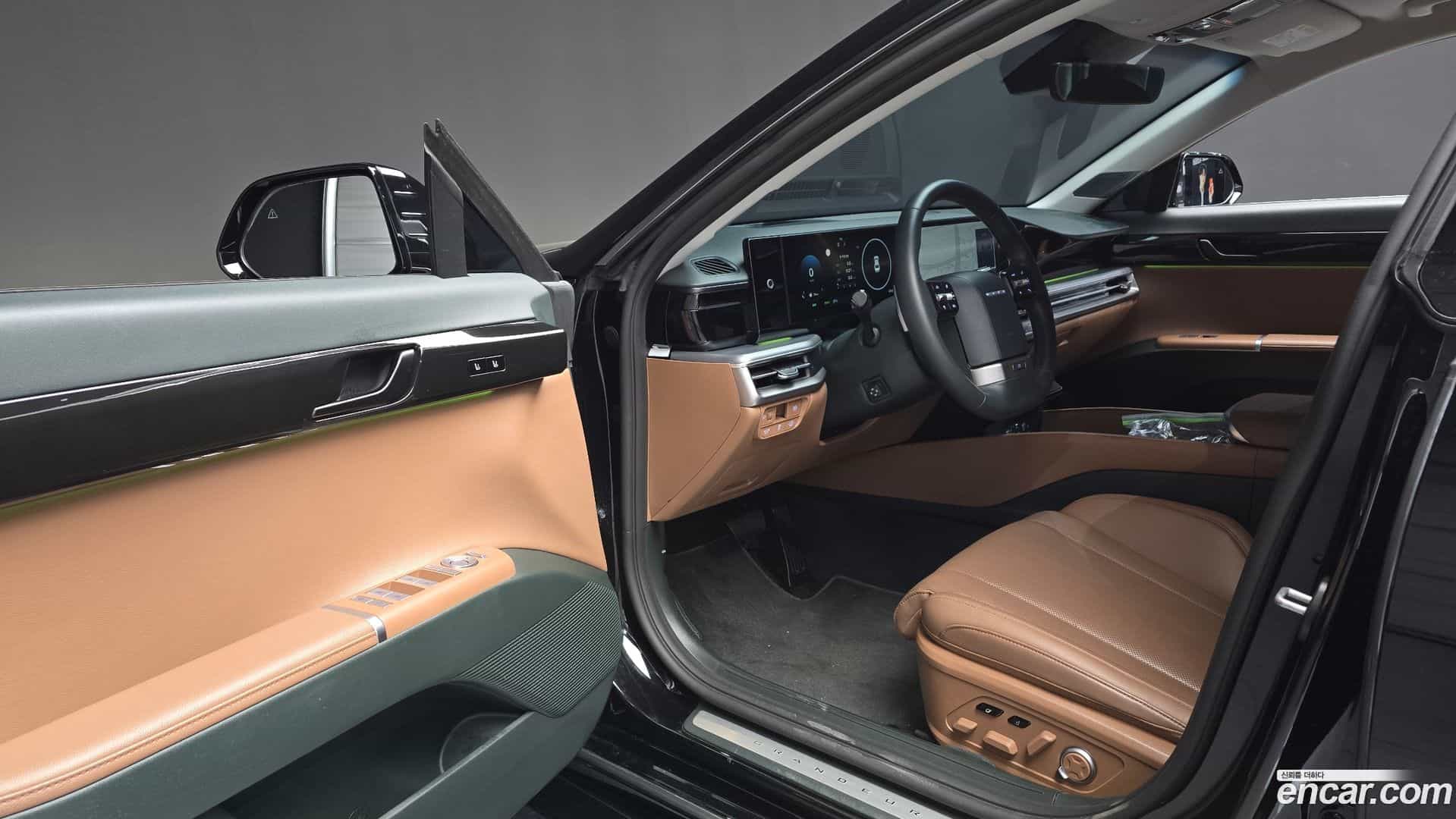 Grandeur Hyundai 2023.2-INNER-010