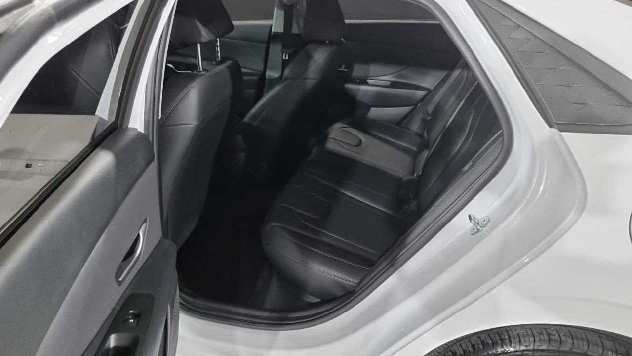 AVANTE Hyundai 2024.1-OPTION-015