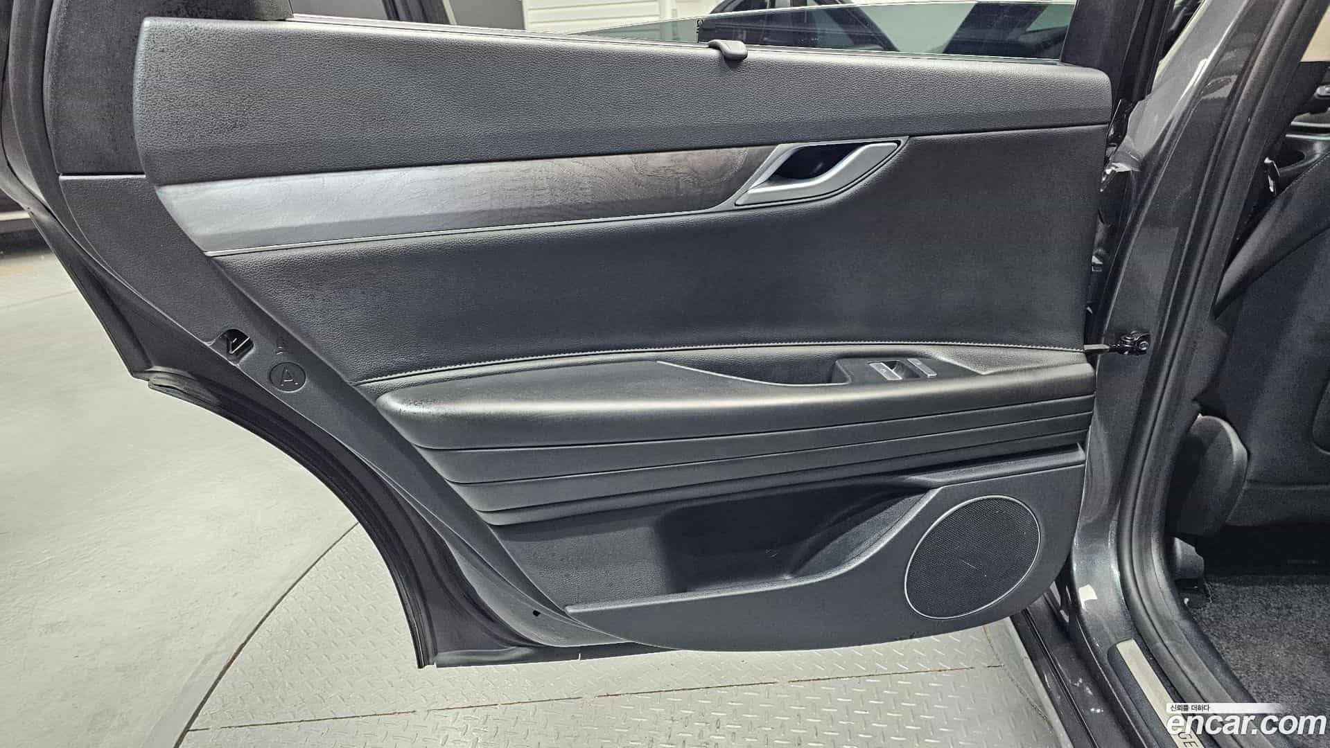 G80 Genesis 2021.3-INNER-035