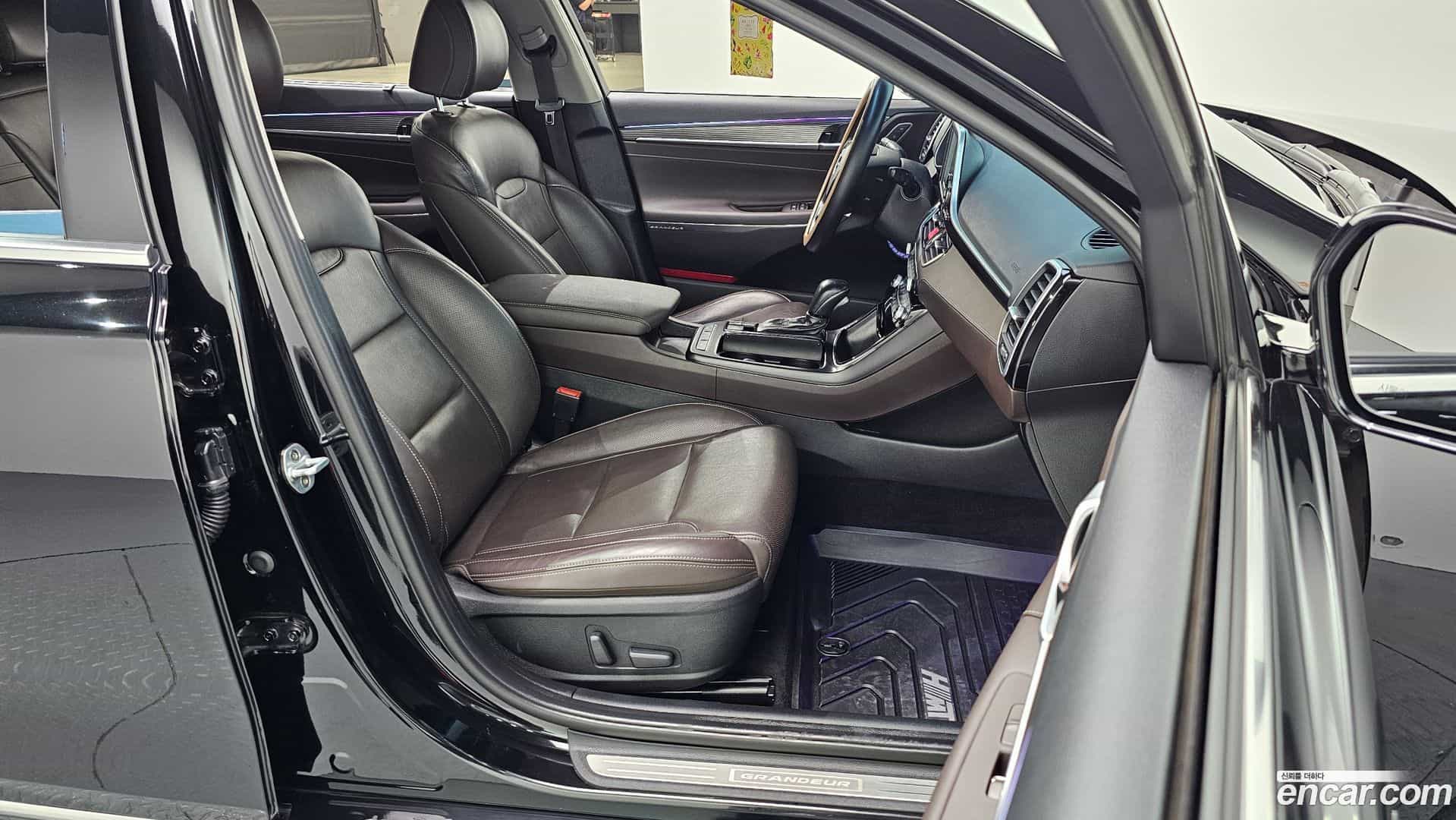Grandeur Hyundai 2017.11-INNER-010