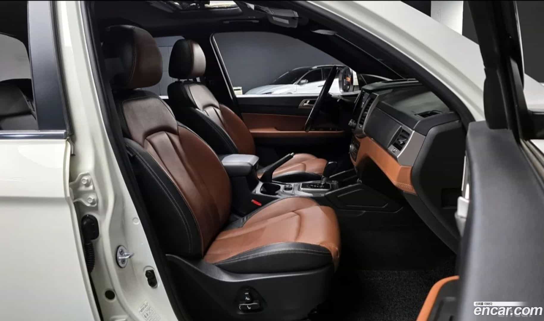 Rexton KG Mobility 2018.1-INNER-009