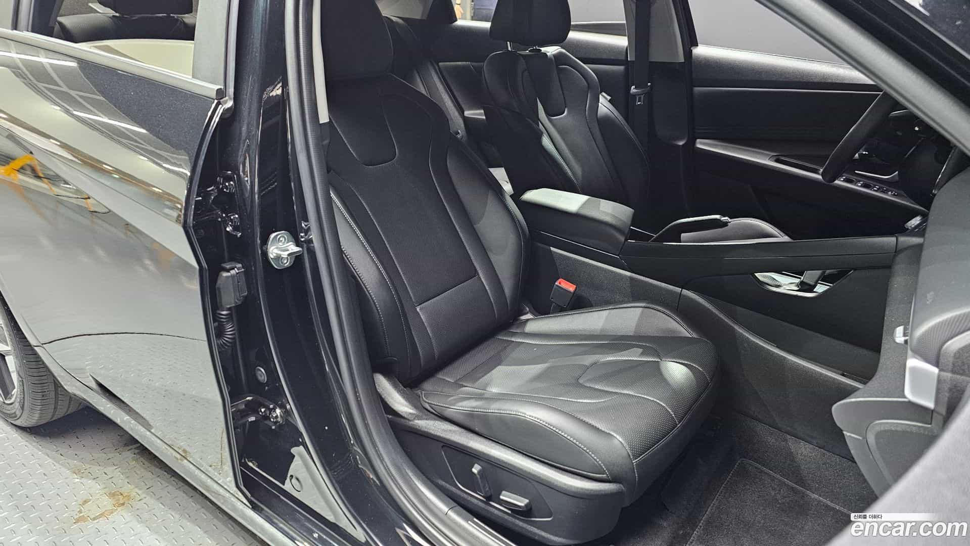 AVANTE Hyundai 2022.11-OPTION-015