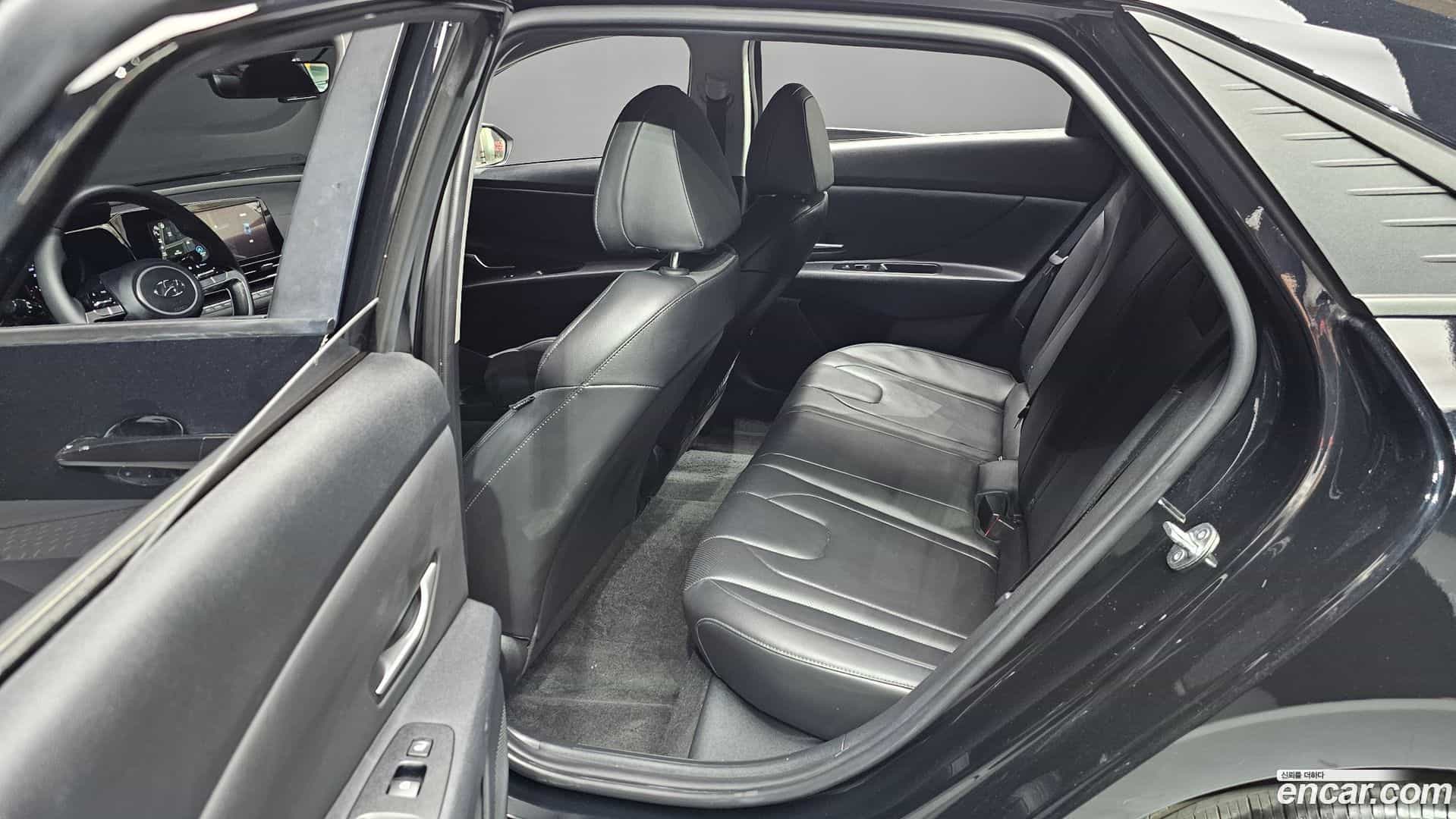 AVANTE Hyundai 2022.11-OPTION-016