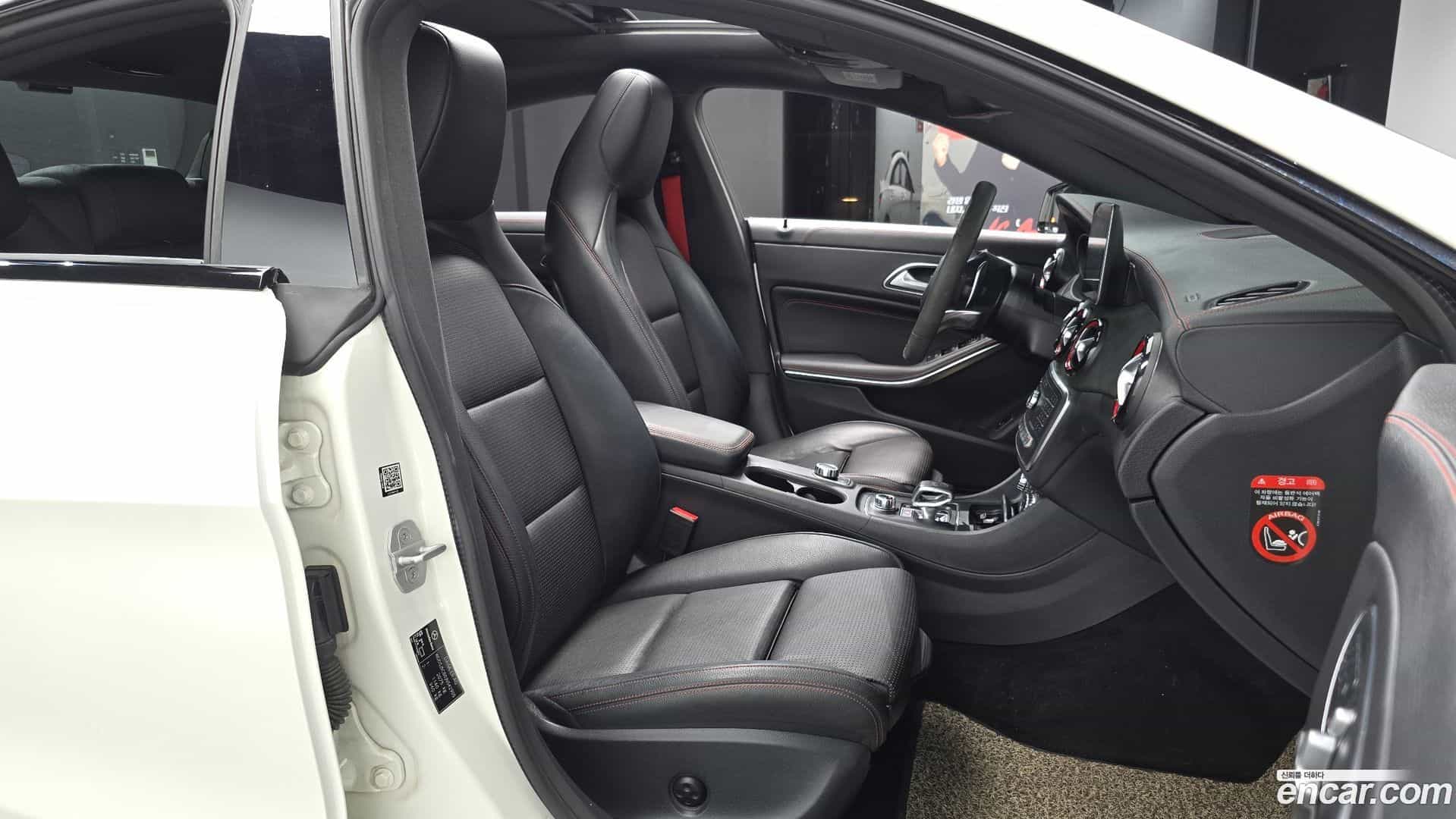 CLA-Class Mercedes-Benz 2017.11-OPTION-015
