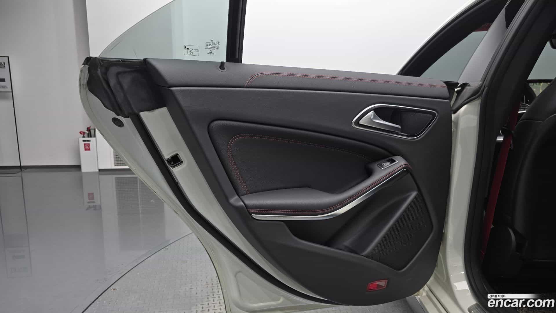 CLA-Class Mercedes-Benz 2017.11-INNER-035