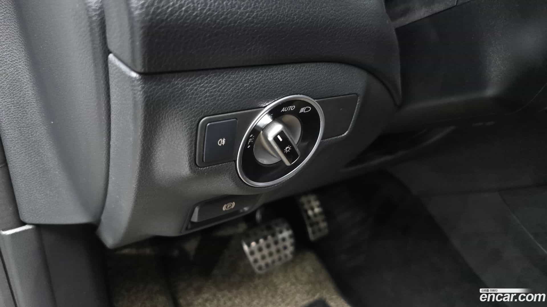 CLA-Class Mercedes-Benz 2017.11-OPTION-045