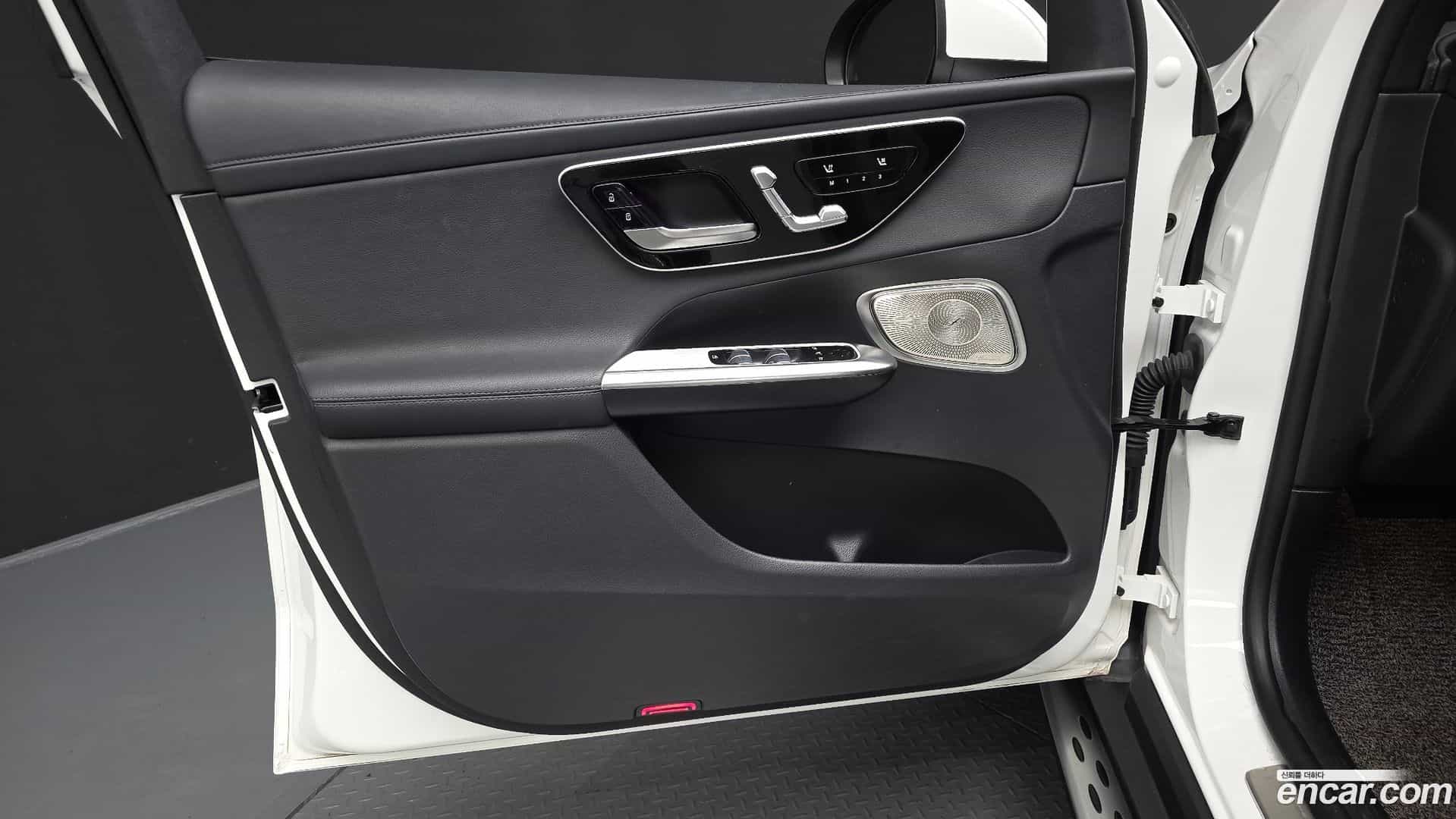 GLC-Class Mercedes-Benz 2023.11-INNER-034