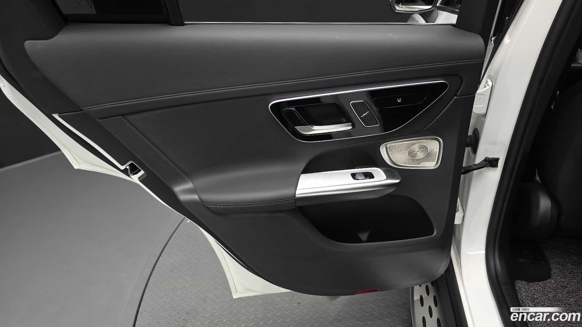 GLC-Class Mercedes-Benz 2023.11-INNER-035