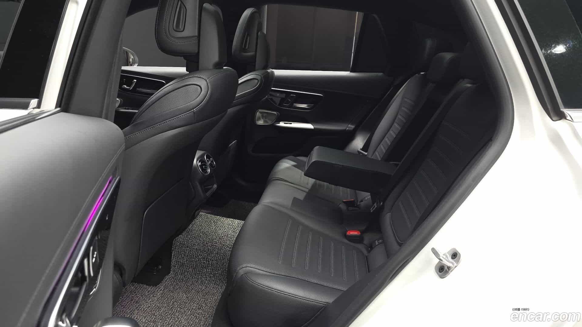GLC-Class Mercedes-Benz 2023.11-INNER-036