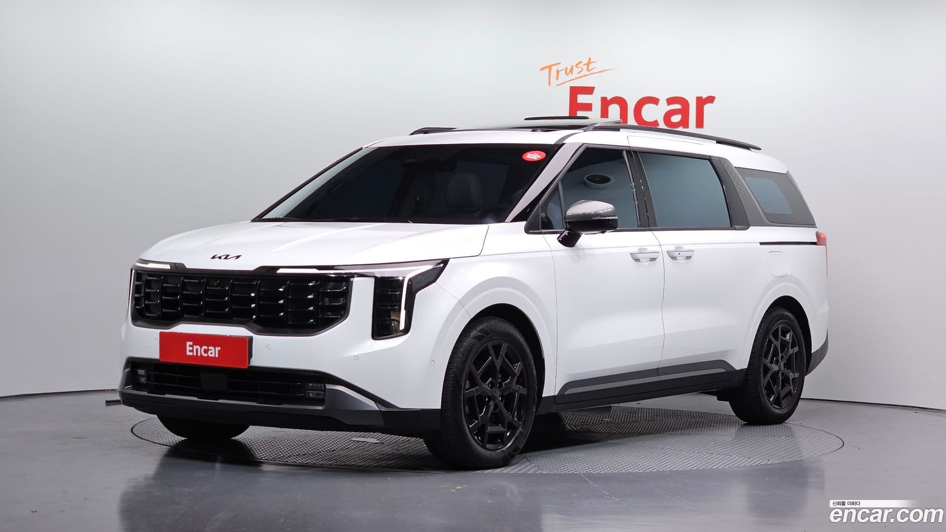 Main__Slider__Photo:Canival Kia 2025.8-0