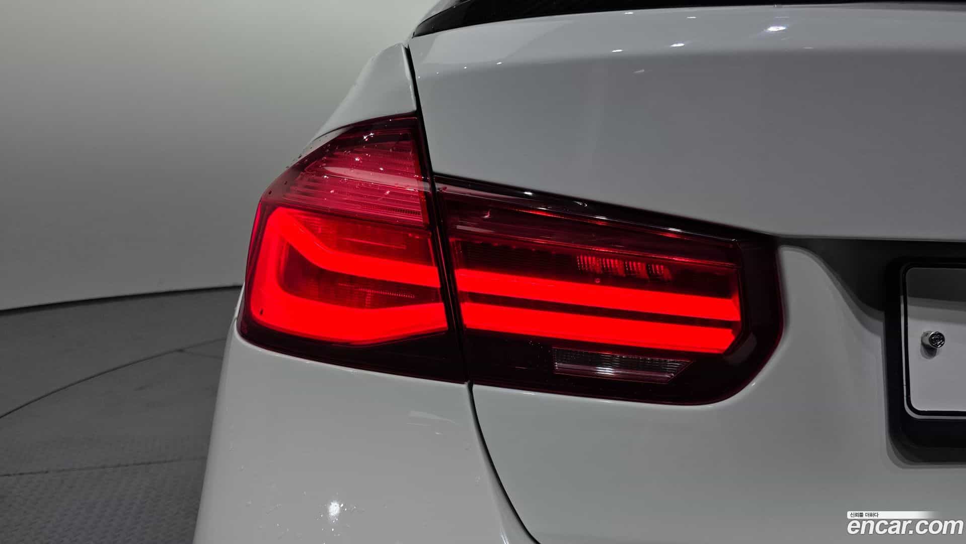 3-Series BMW 2018.0-OUTER-033