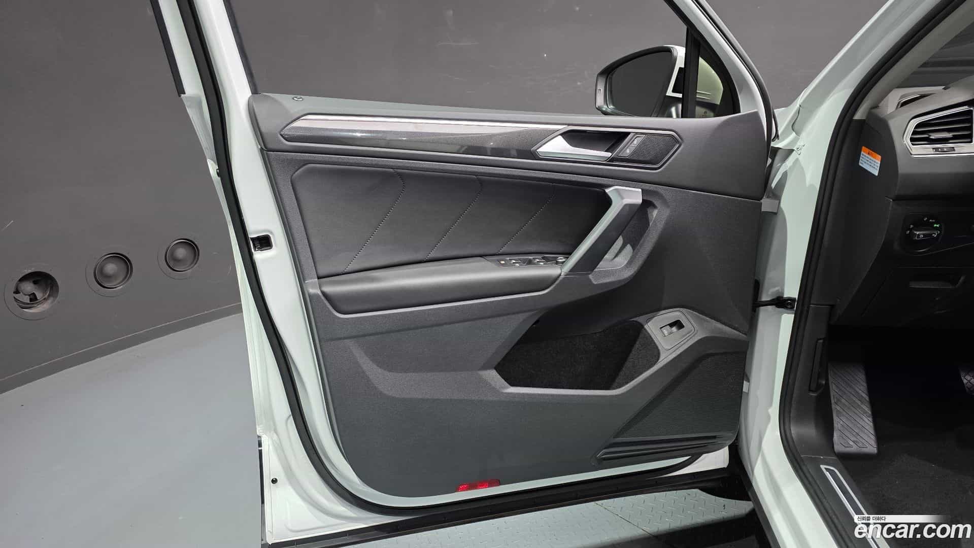 Tiguan Volkswagen 2022.9-INNER-034
