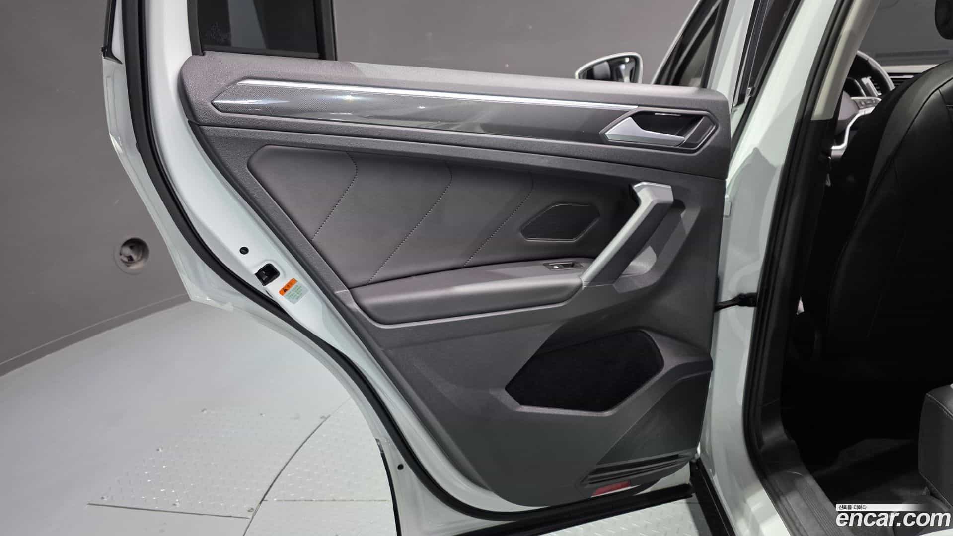 Tiguan Volkswagen 2022.9-INNER-035