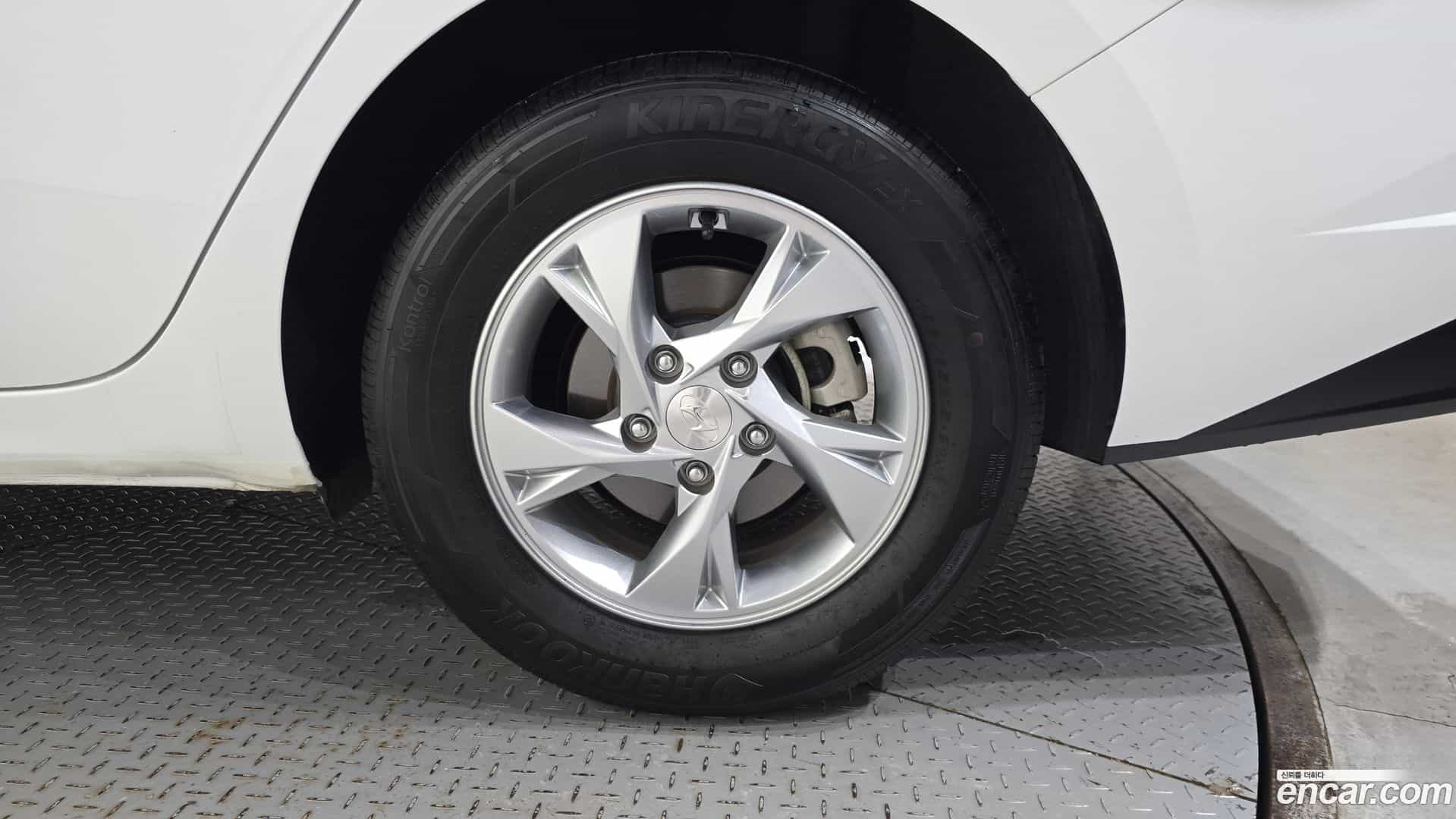 AVANTE Hyundai 2020.6-OUTER-031