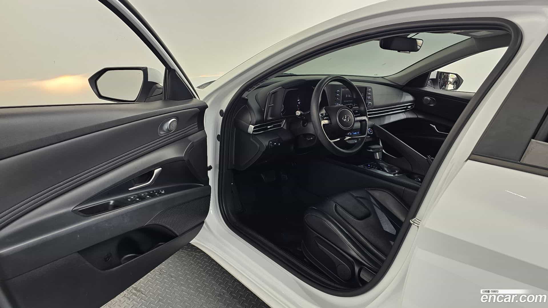 AVANTE Hyundai 2022.8-INNER-010