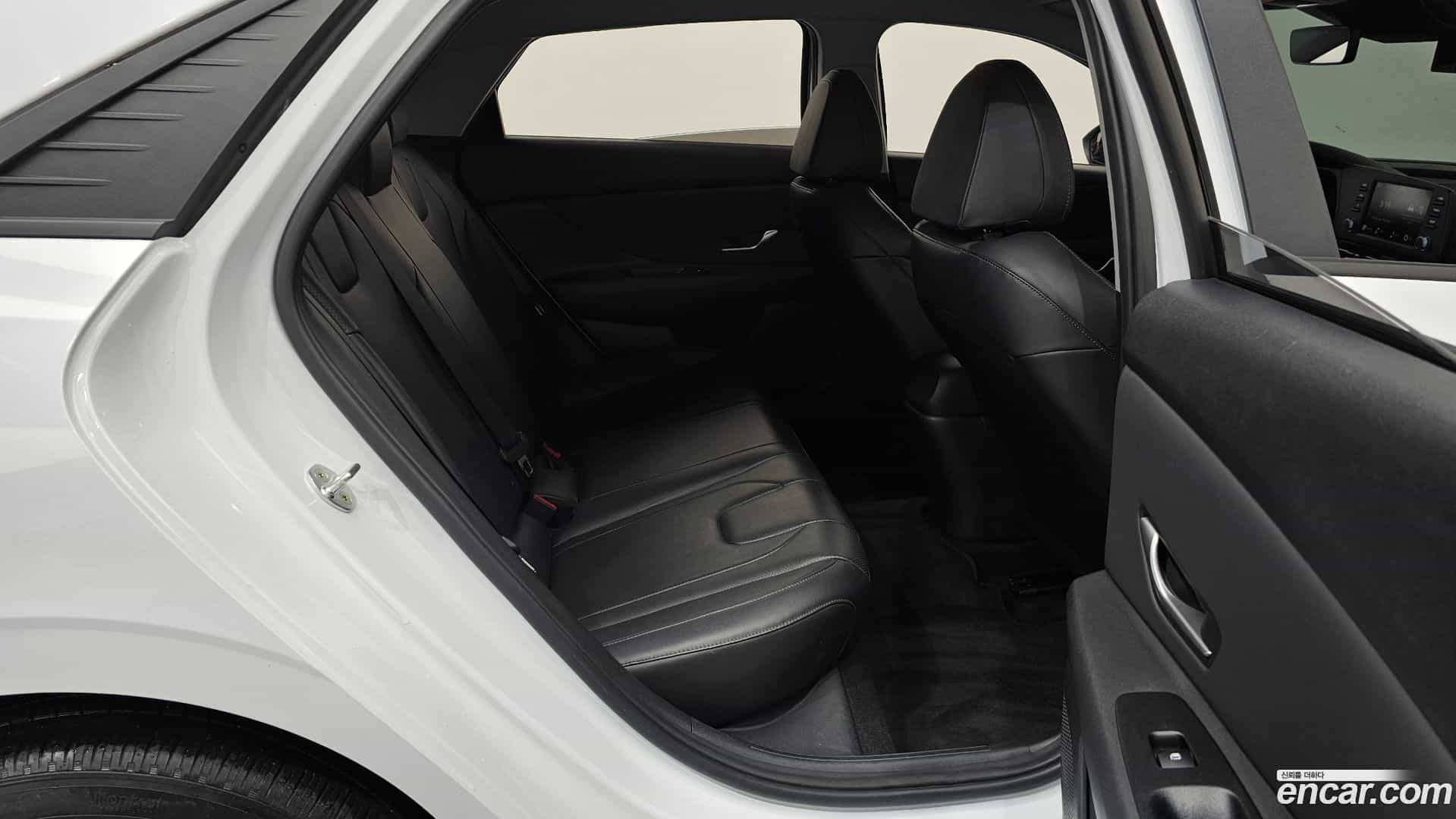 AVANTE Hyundai 2022.8-OPTION-015