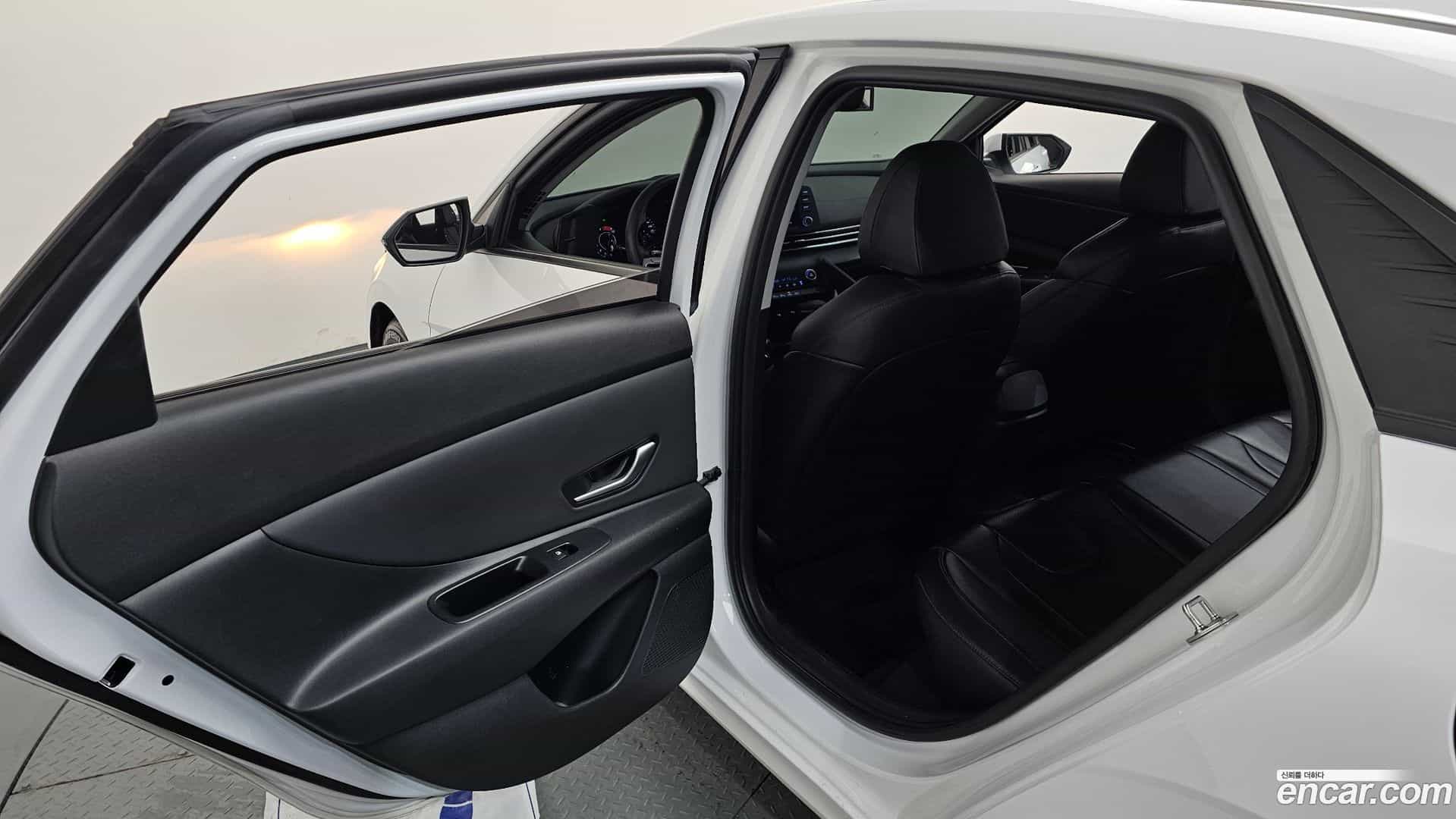 AVANTE Hyundai 2022.8-OPTION-021
