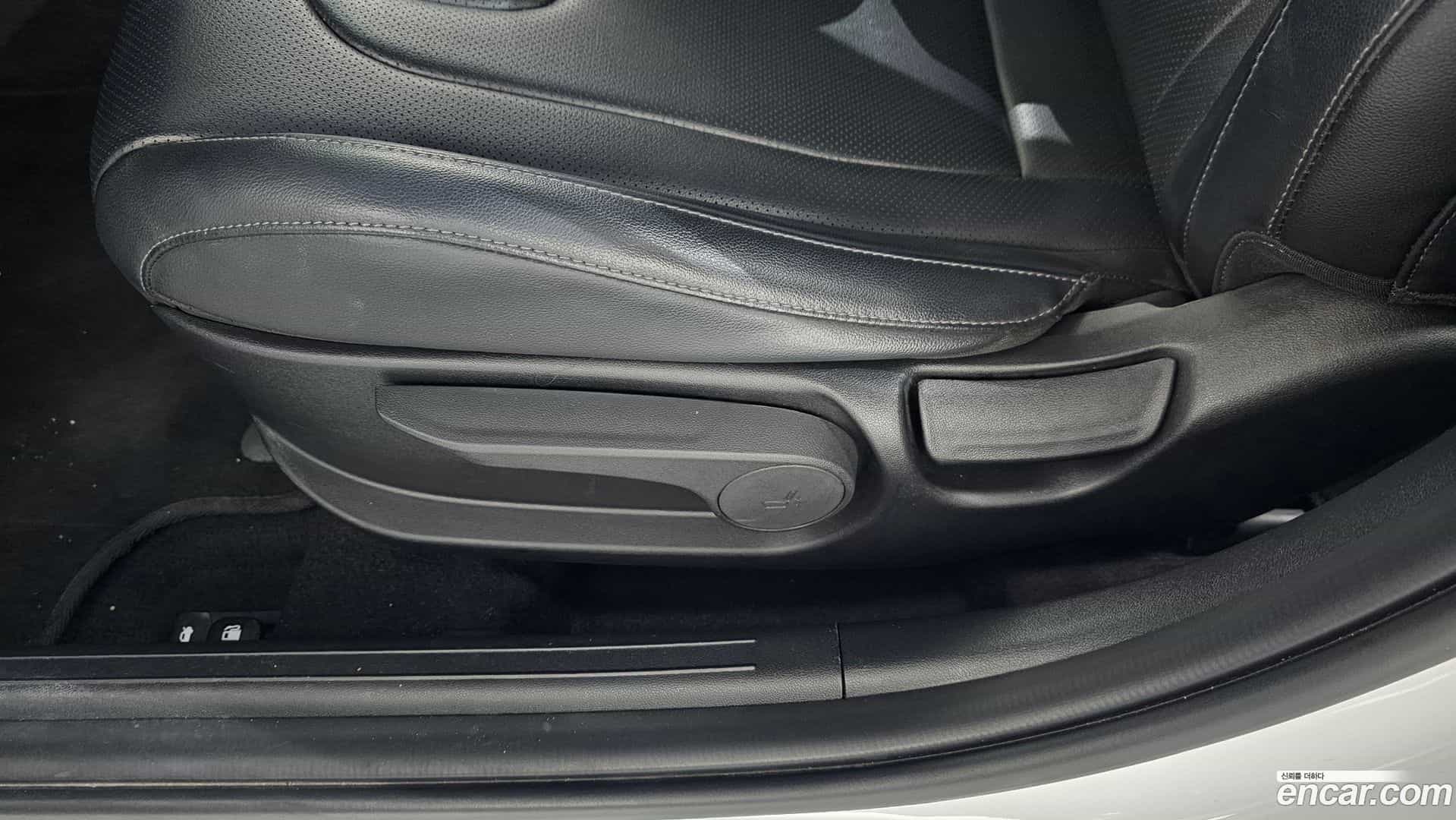 AVANTE Hyundai 2022.8-OPTION-044