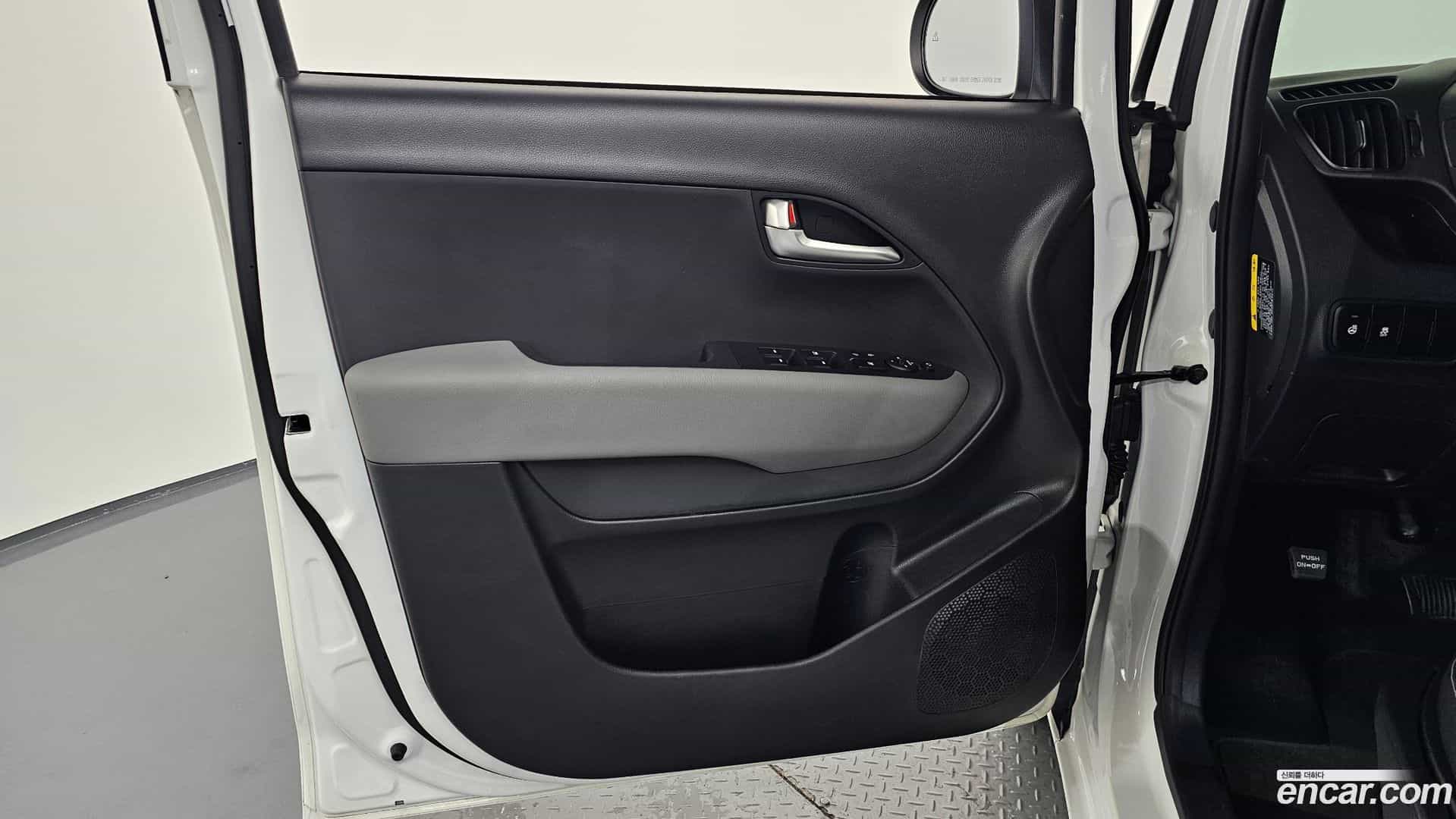 RAY Kia 2022.10-INNER-034