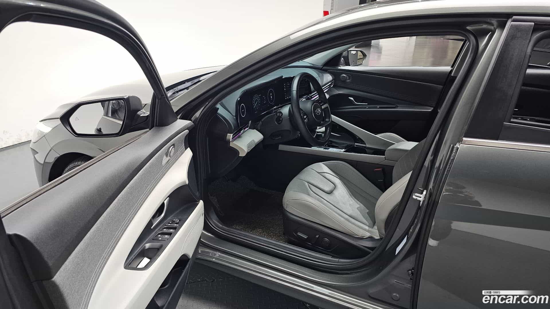 AVANTE Hyundai 2021.1-INNER-010