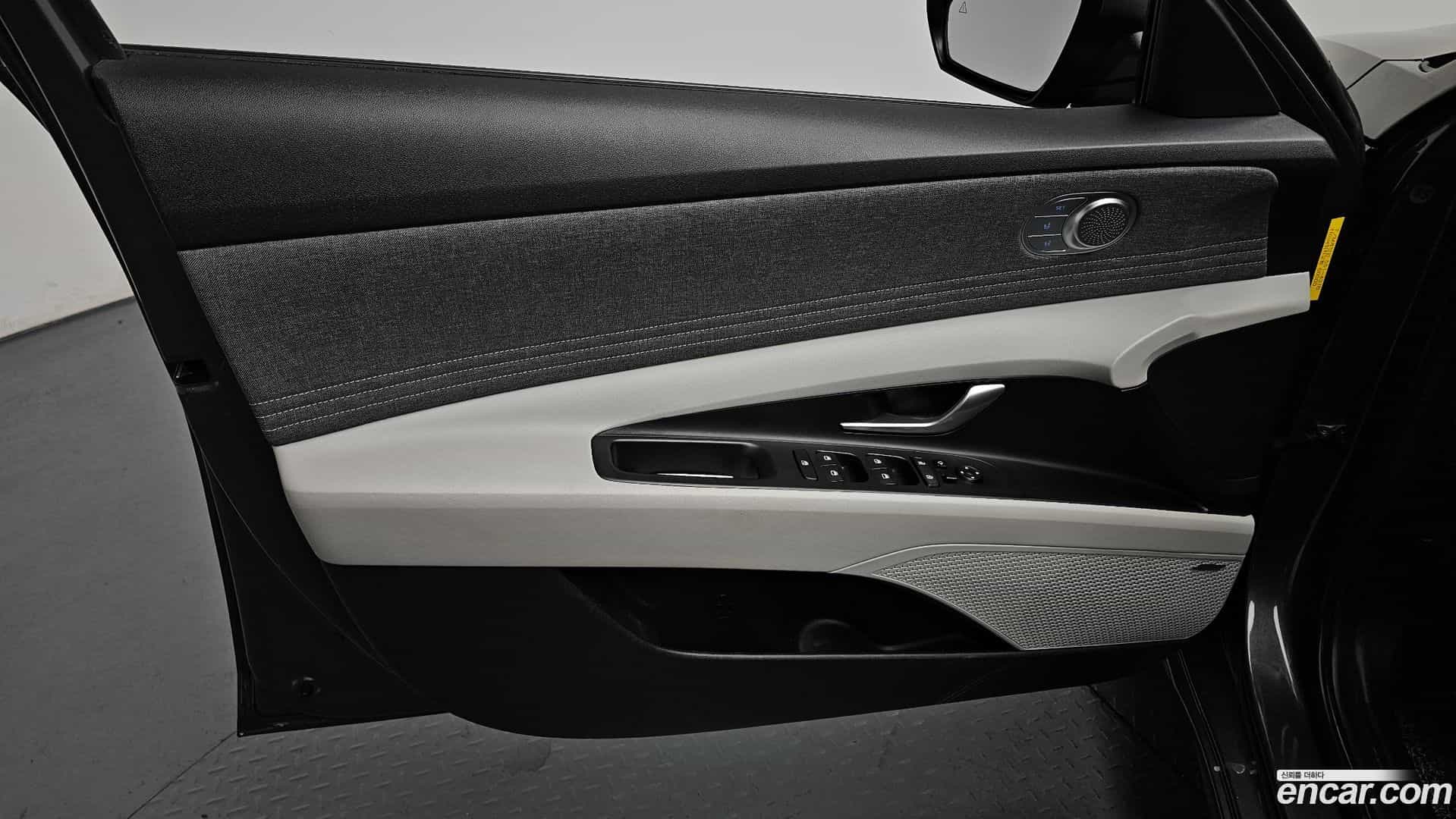 AVANTE Hyundai 2021.1-INNER-034