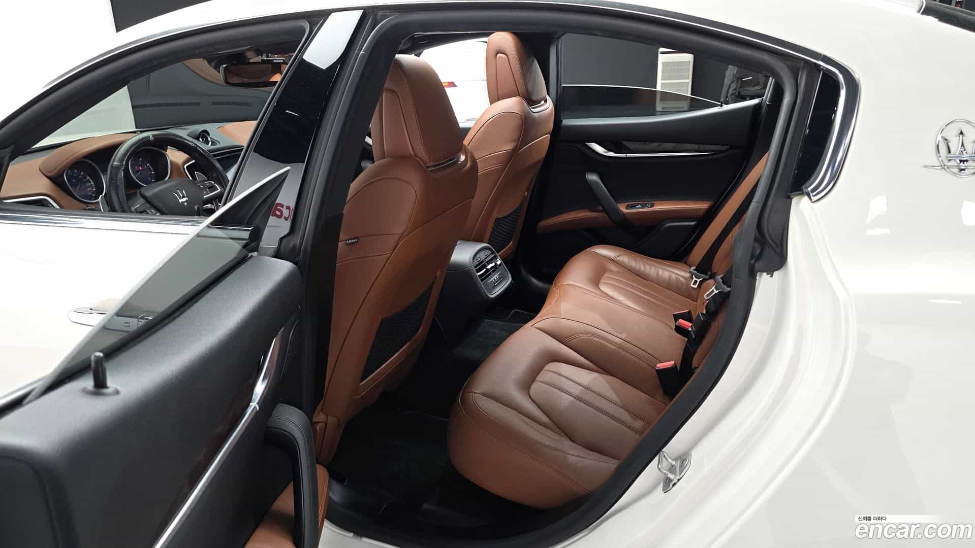 Ghibli Maserati 2017.9-OPTION-016