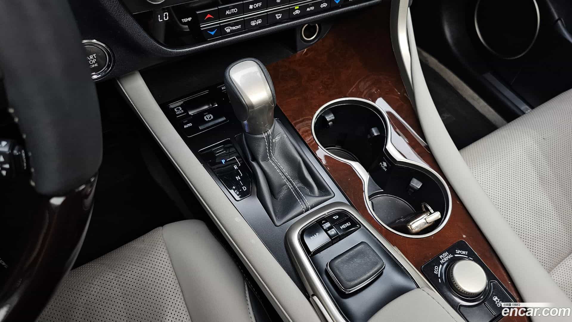RX Lexus 2019.8-INNER-009