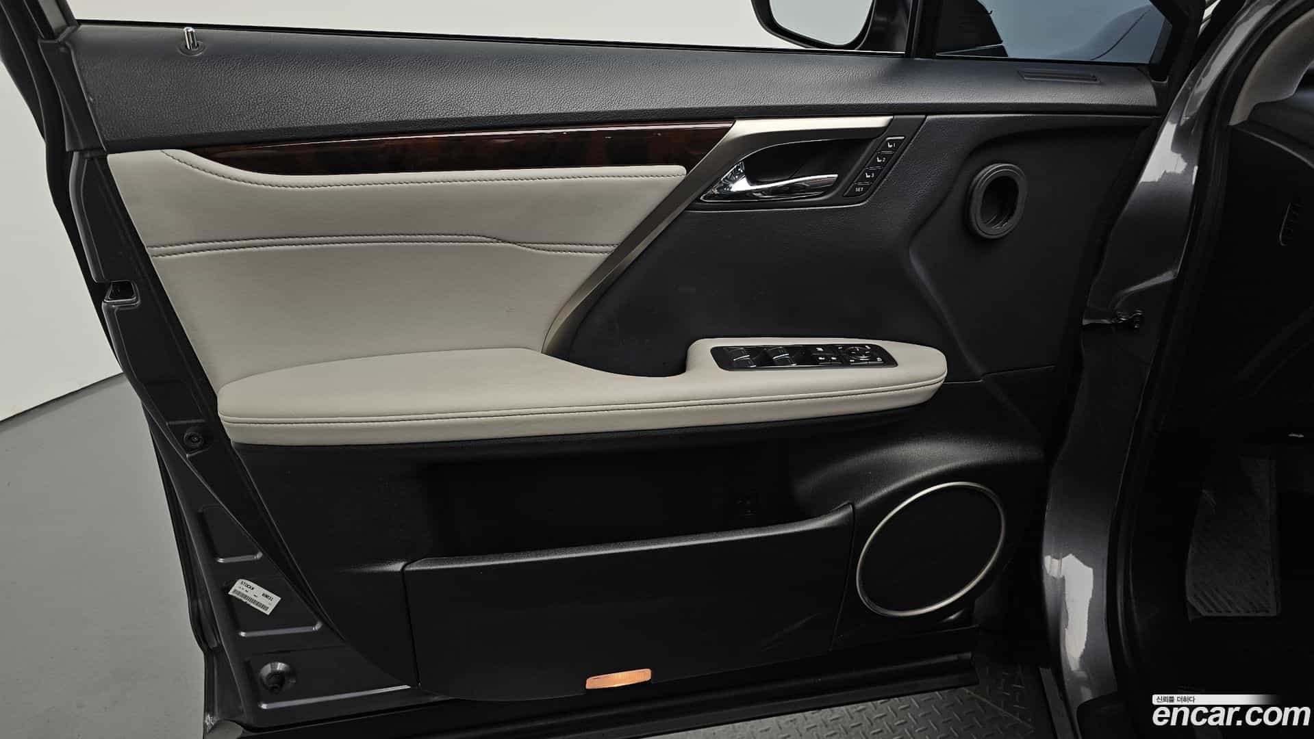 RX Lexus 2019.8-INNER-034