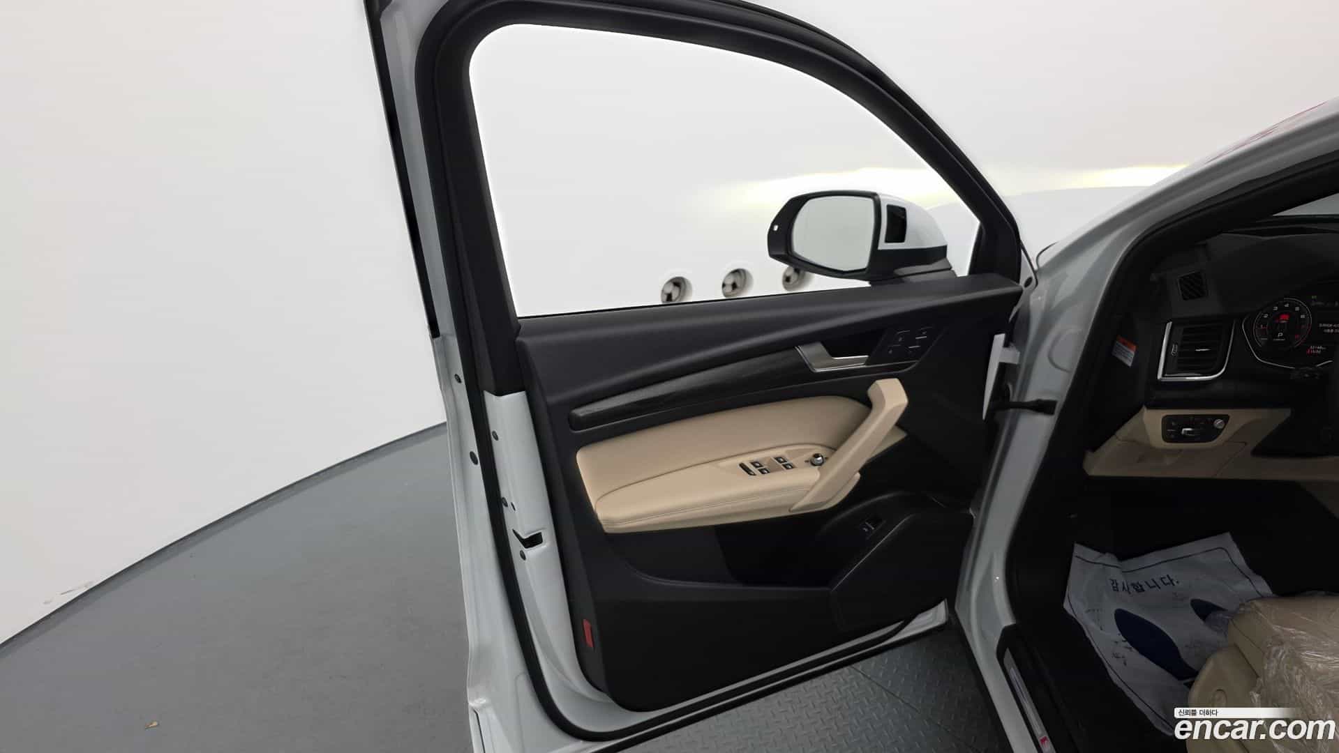 Q5 Audi 2023.1-INNER-034
