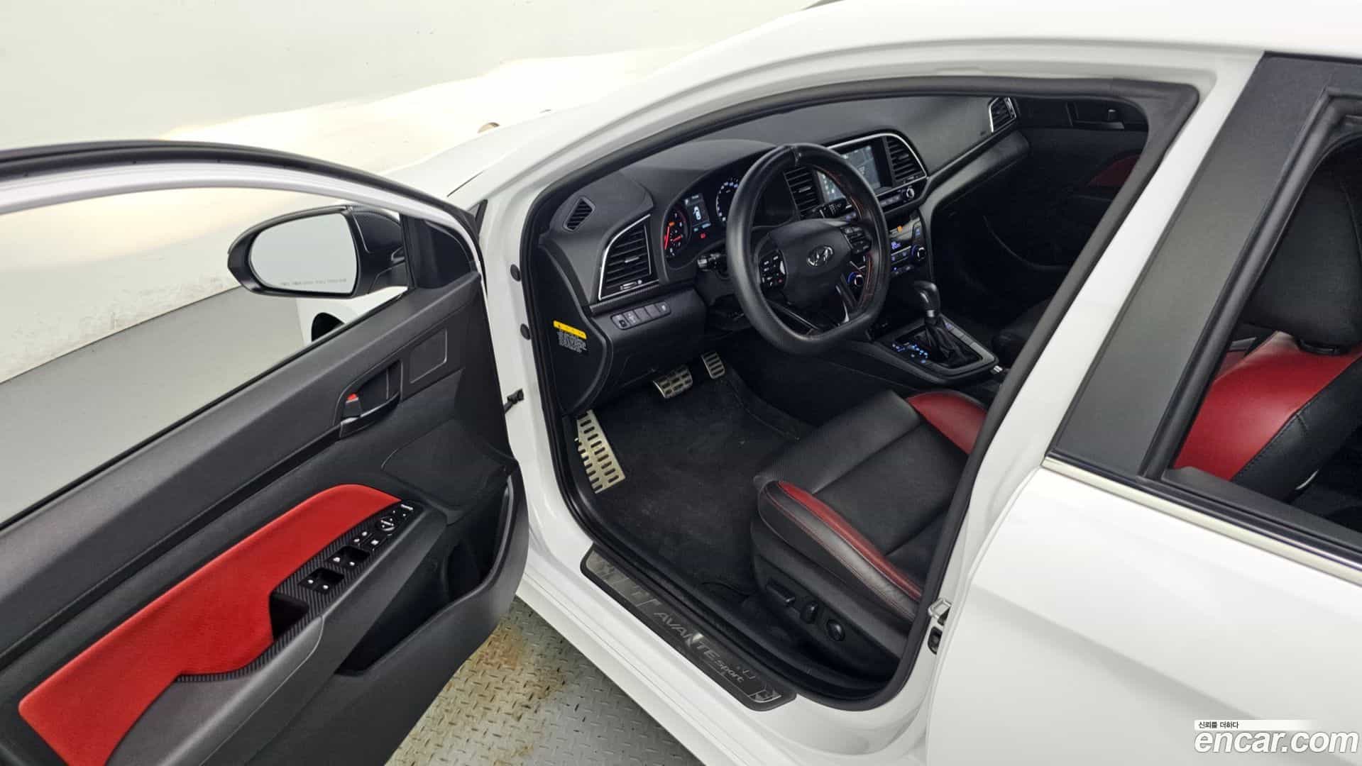 AVANTE Hyundai 2016.9-INNER-010