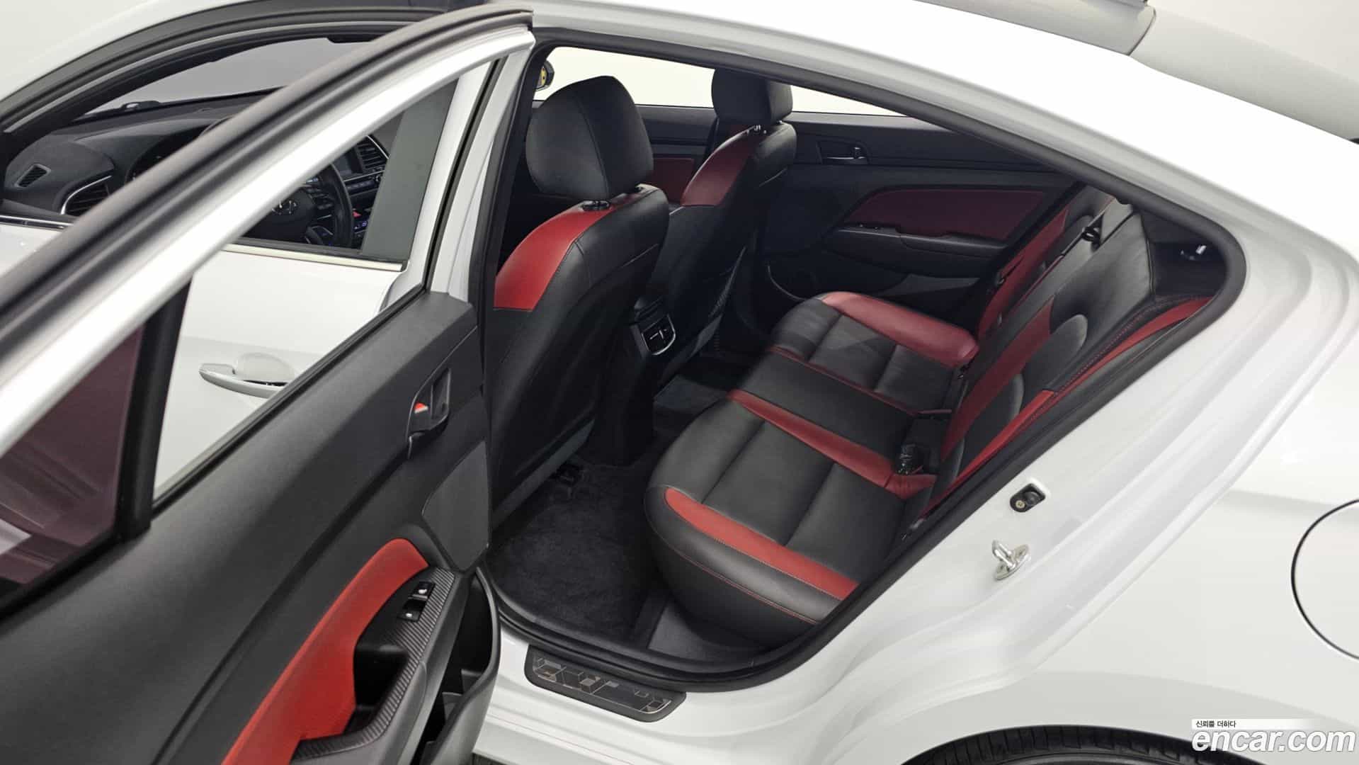 AVANTE Hyundai 2016.9-OPTION-015