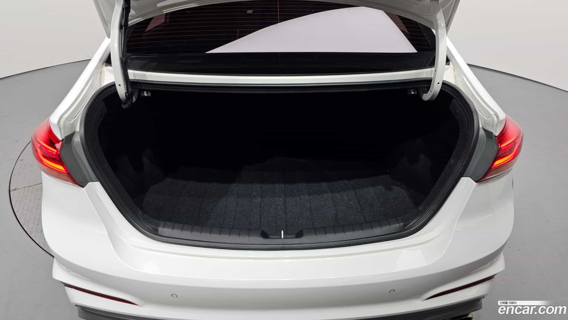 AVANTE Hyundai 2016.9-OPTION-020