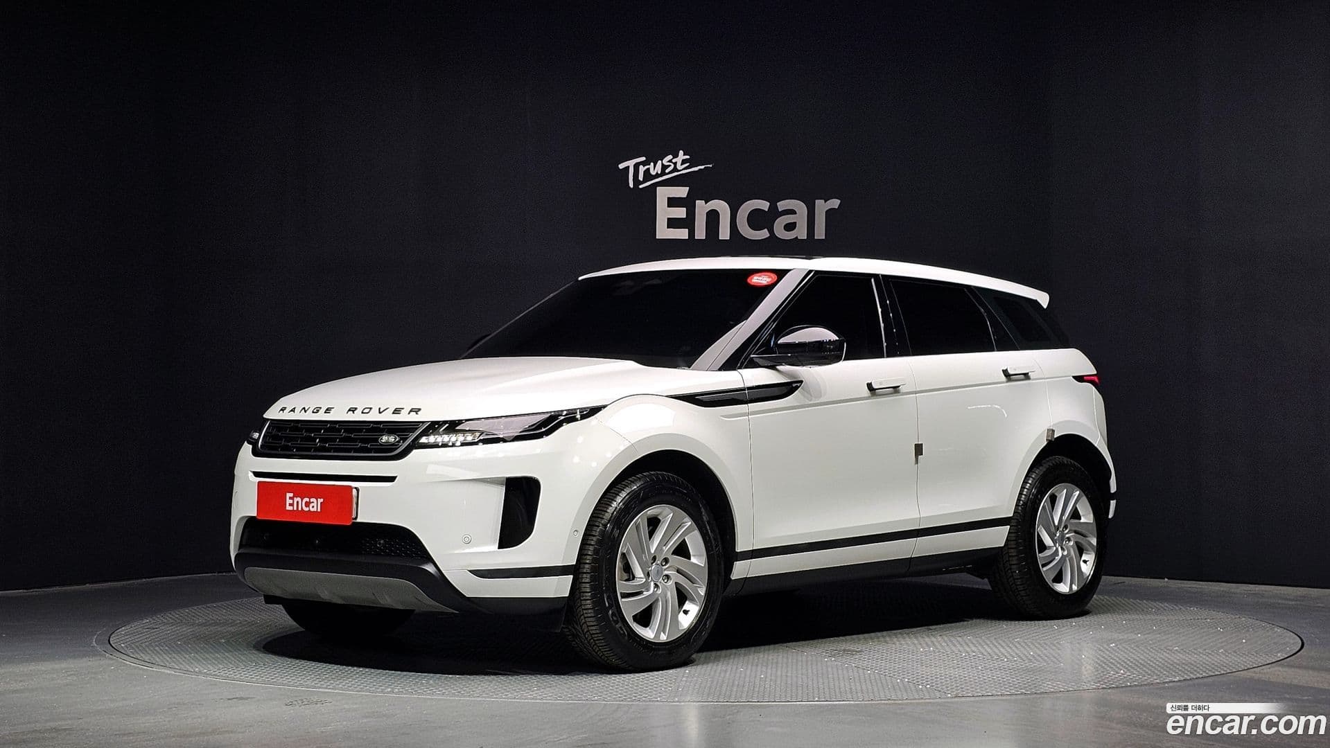 Main__Slider__Photo:Range Rover Evoque Land Rover 2025.2-0