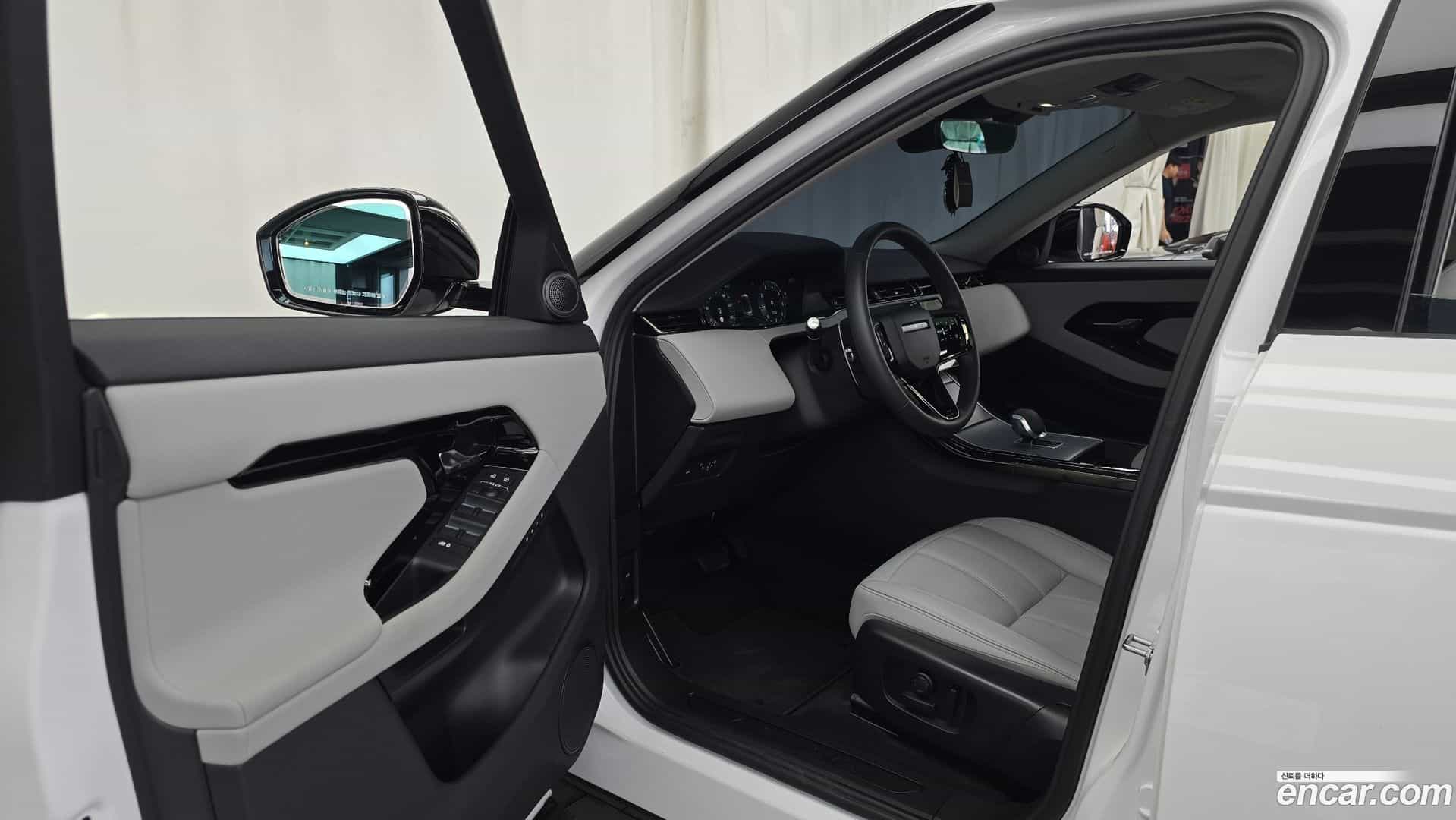 Range Rover Evoque Land Rover 2025.2-INNER-010
