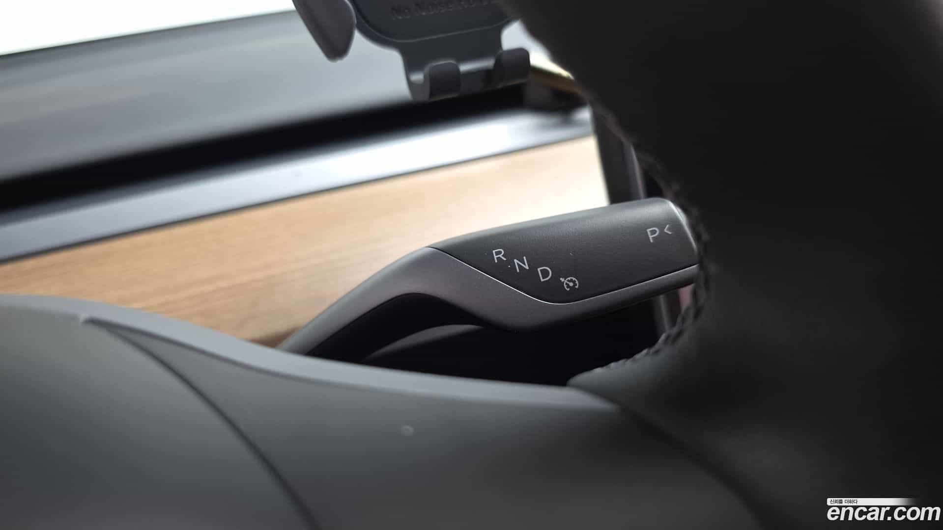 Model Y Tesla 2023.11-INNER-009