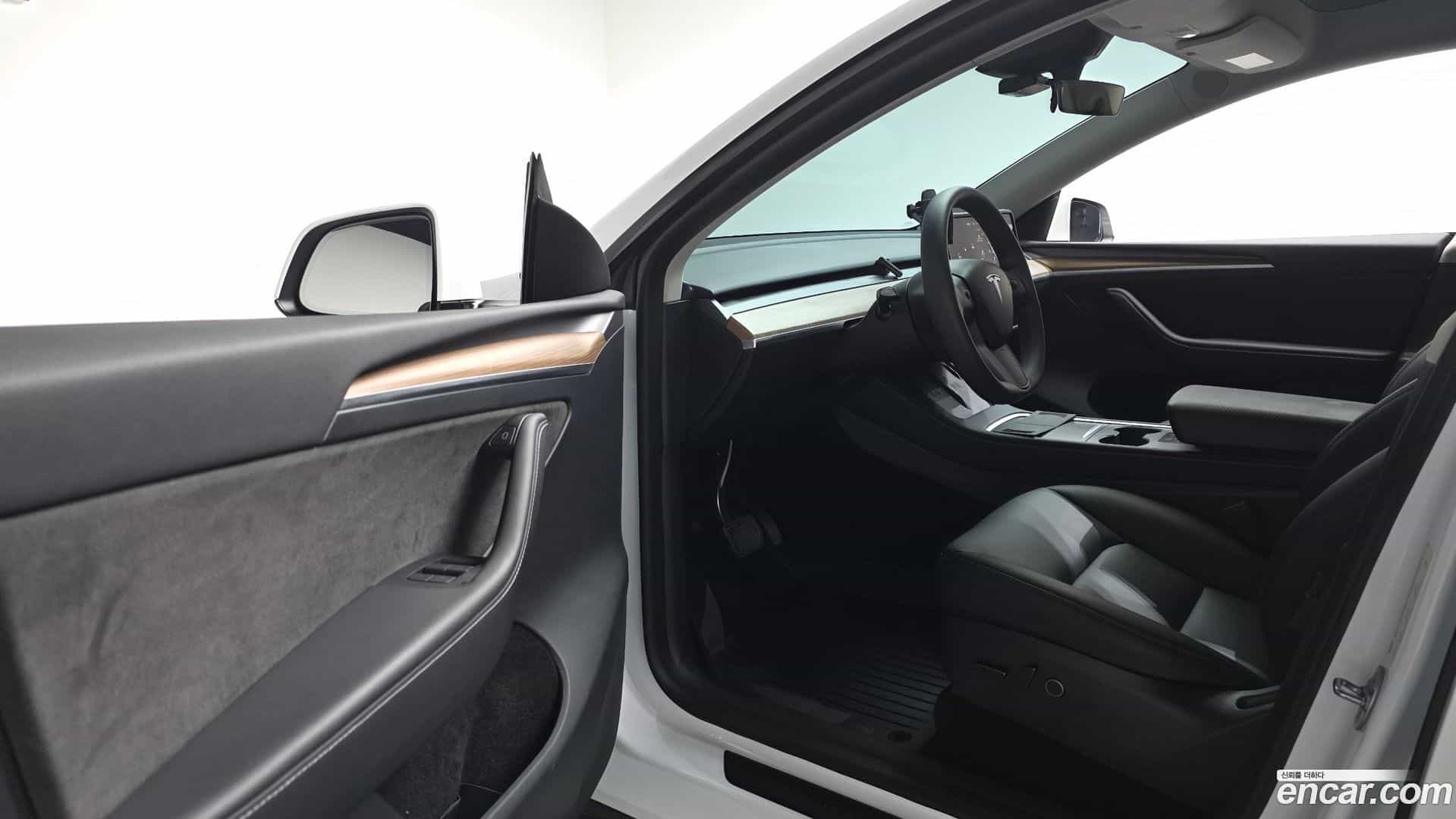 Model Y Tesla 2023.11-INNER-010