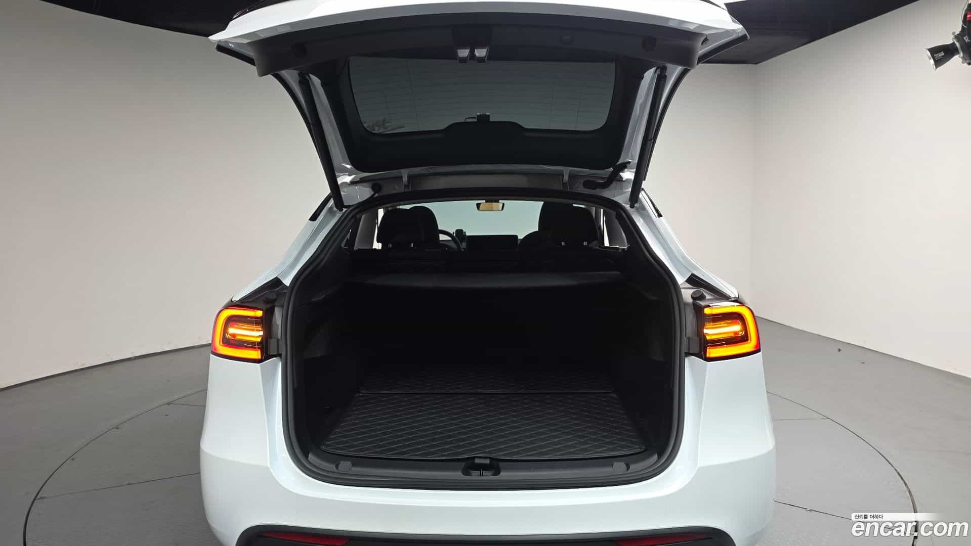 Model Y Tesla 2023.11-OPTION-024