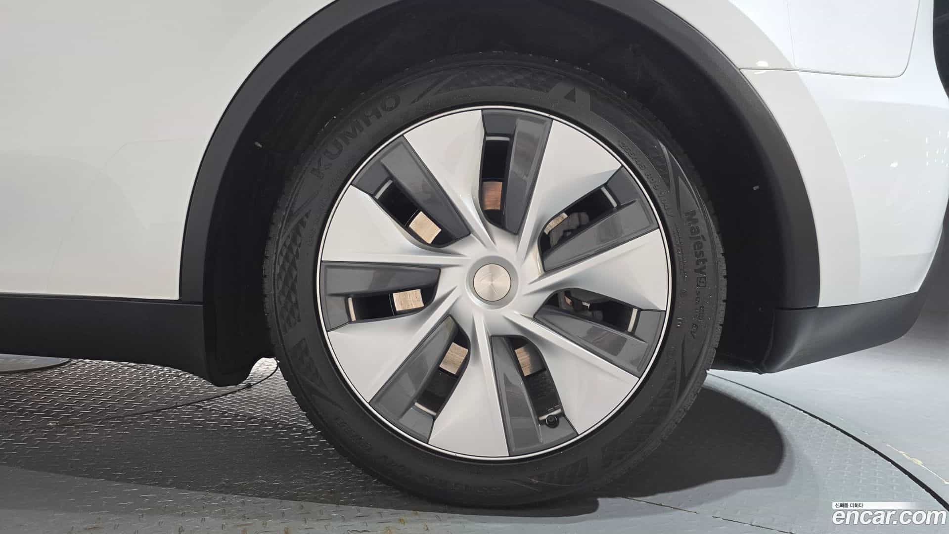 Model Y Tesla 2023.11-OUTER-031