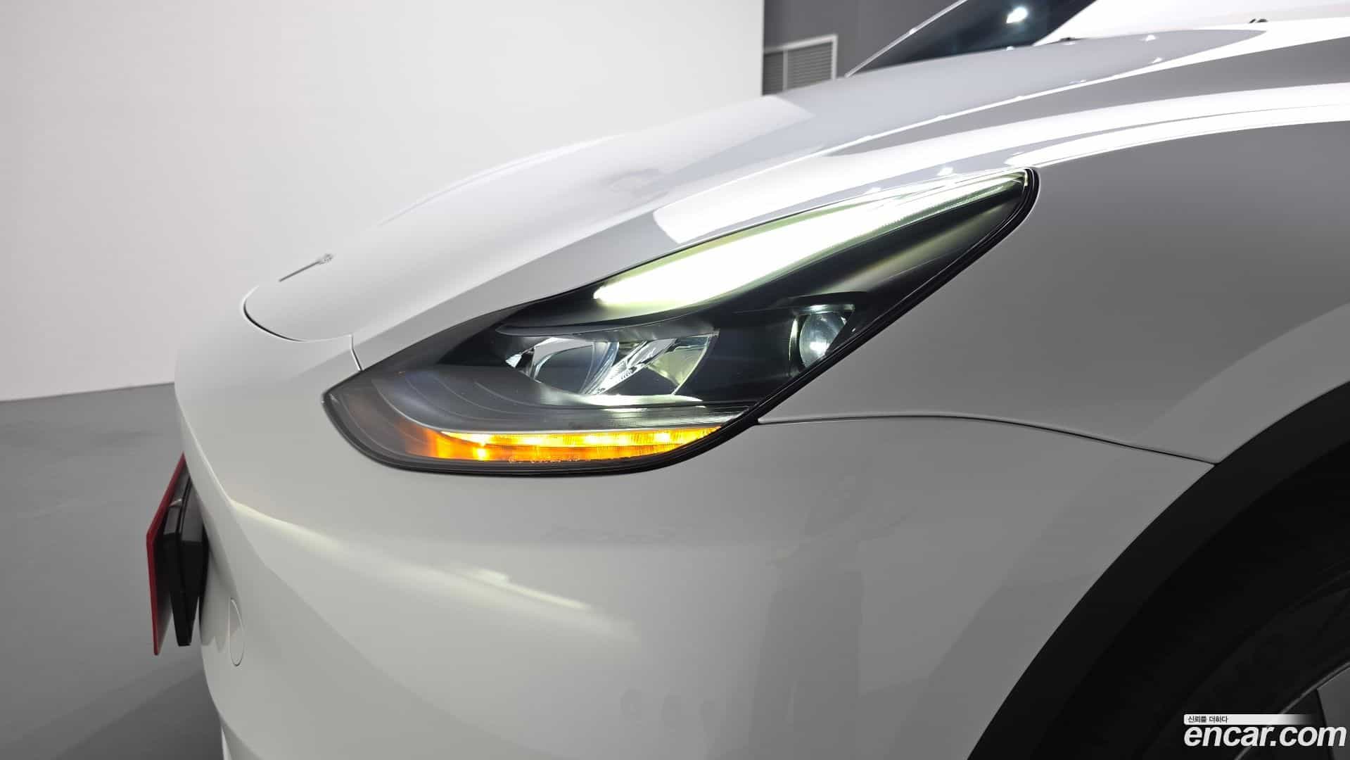 Model Y Tesla 2023.11-OUTER-032