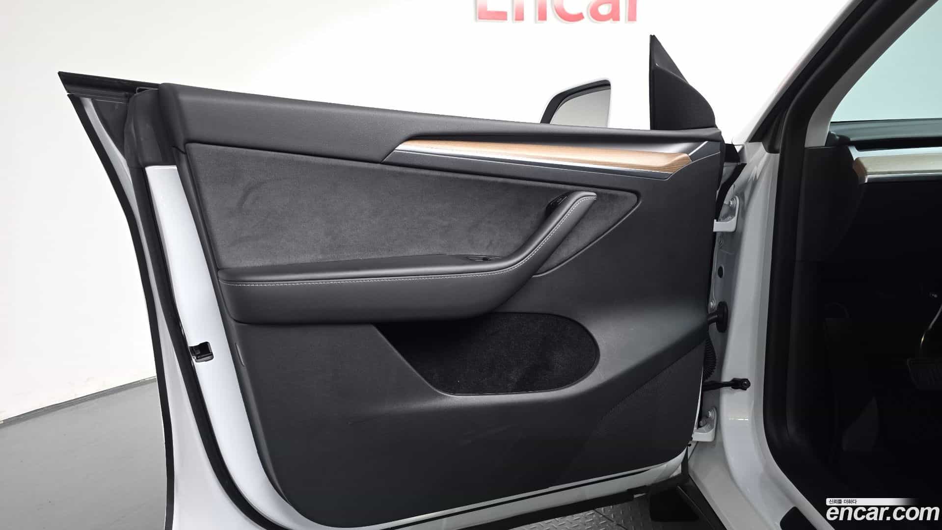 Model Y Tesla 2023.11-INNER-034