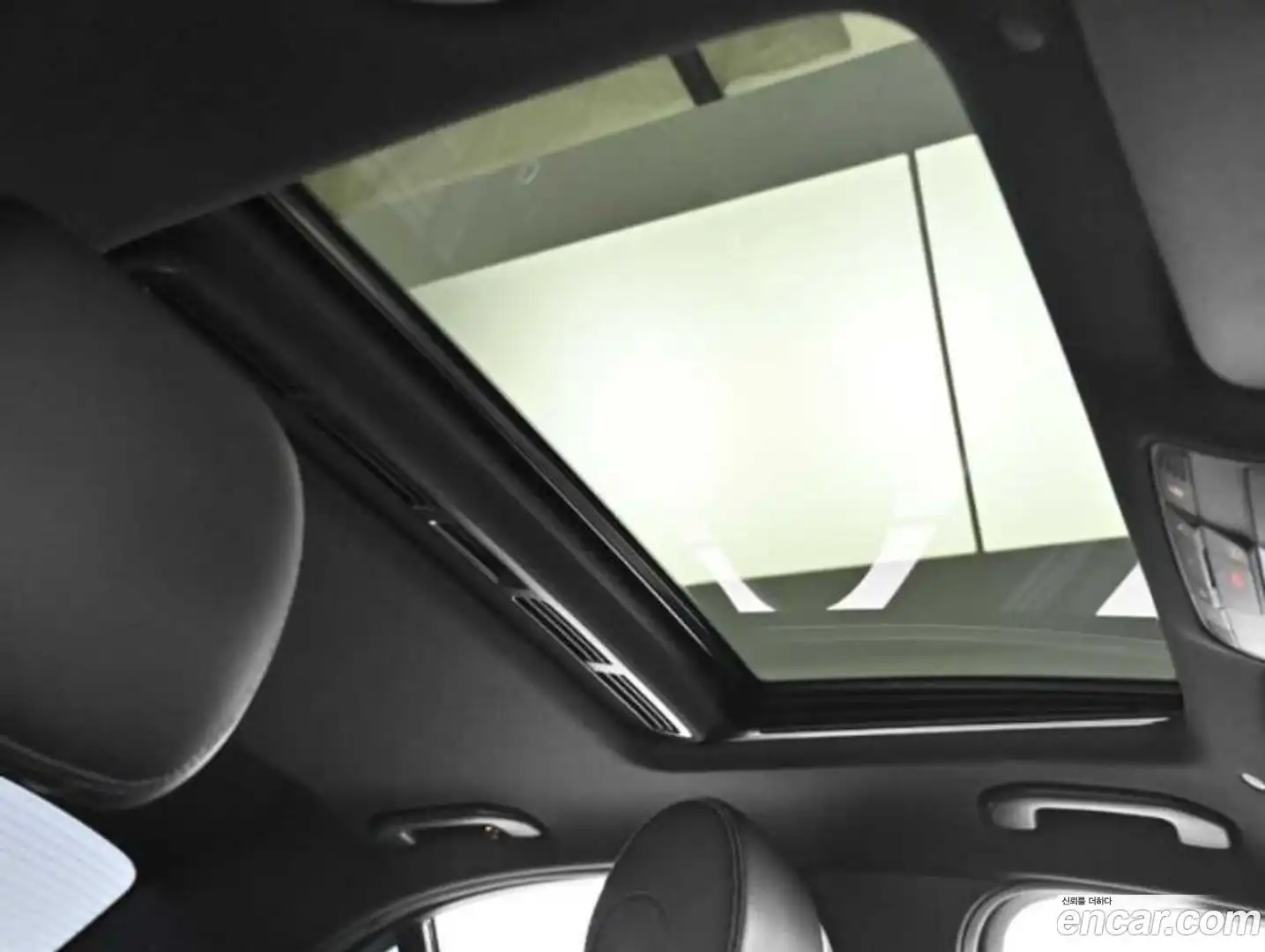 C-Class Mercedes-Benz 2019.3-OPTION-023