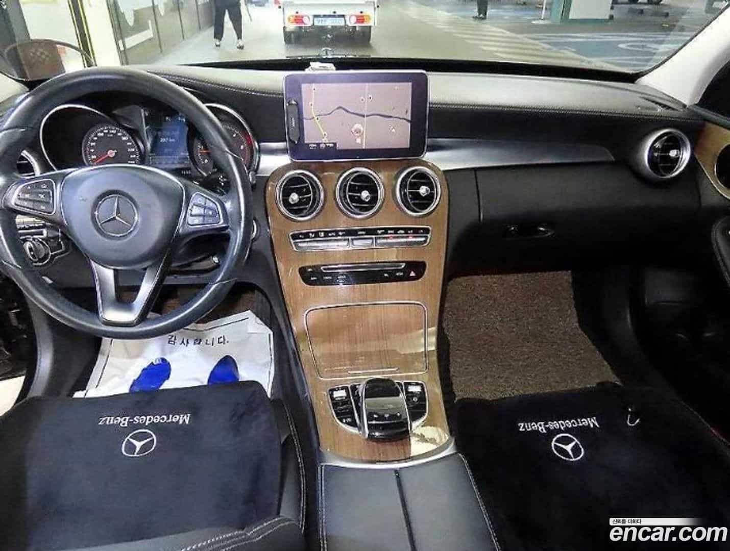 C-Class Mercedes-Benz 2015.9-INNER-010