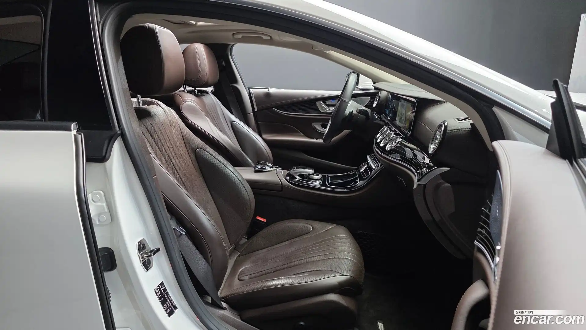 CLS-Class Mercedes-Benz 2019.10-INNER-036