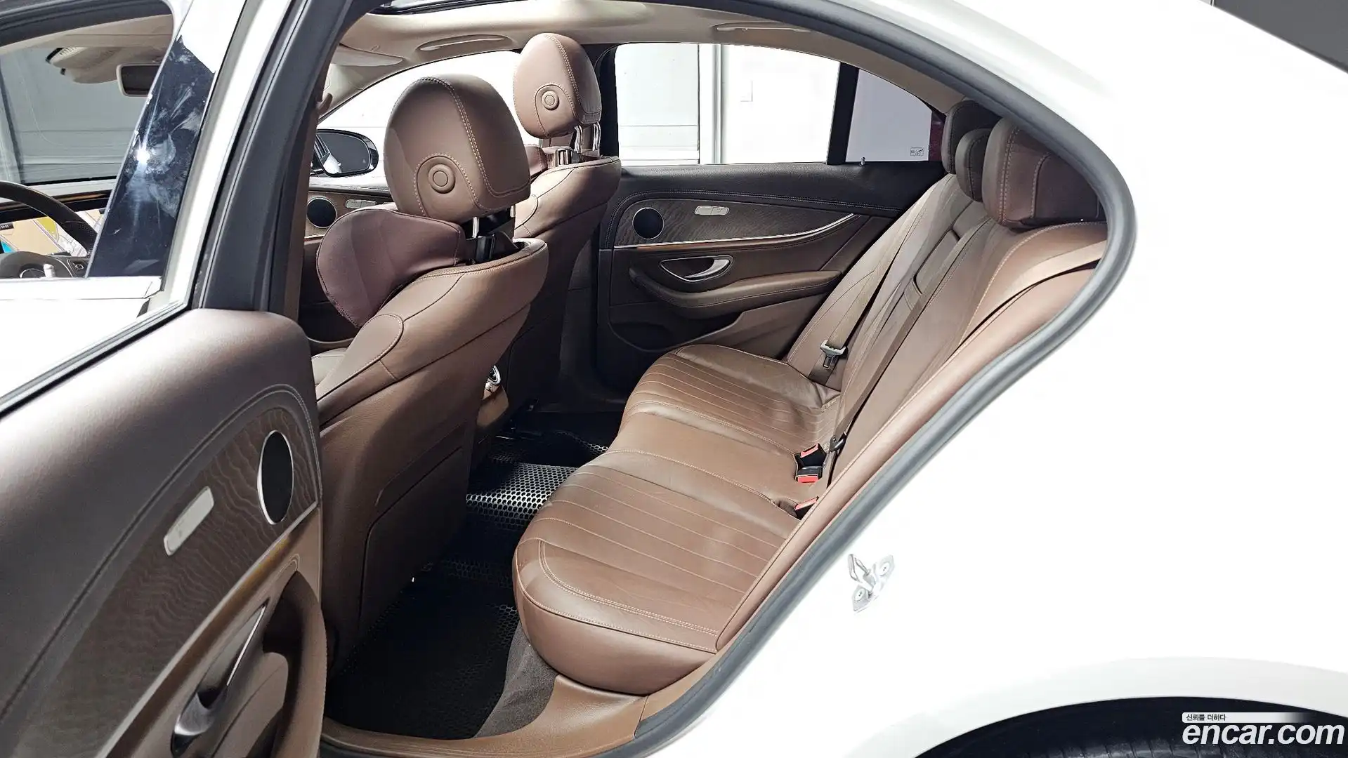 E-Class Mercedes-Benz 2017.0-OPTION-015