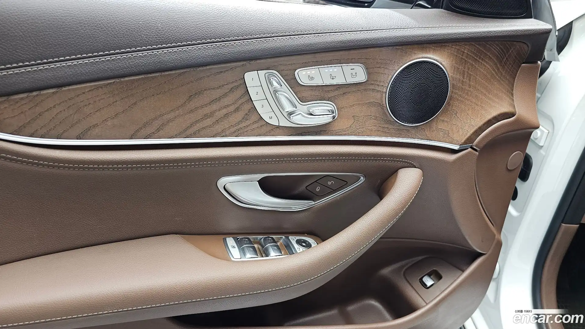 E-Class Mercedes-Benz 2017.0-OPTION-024