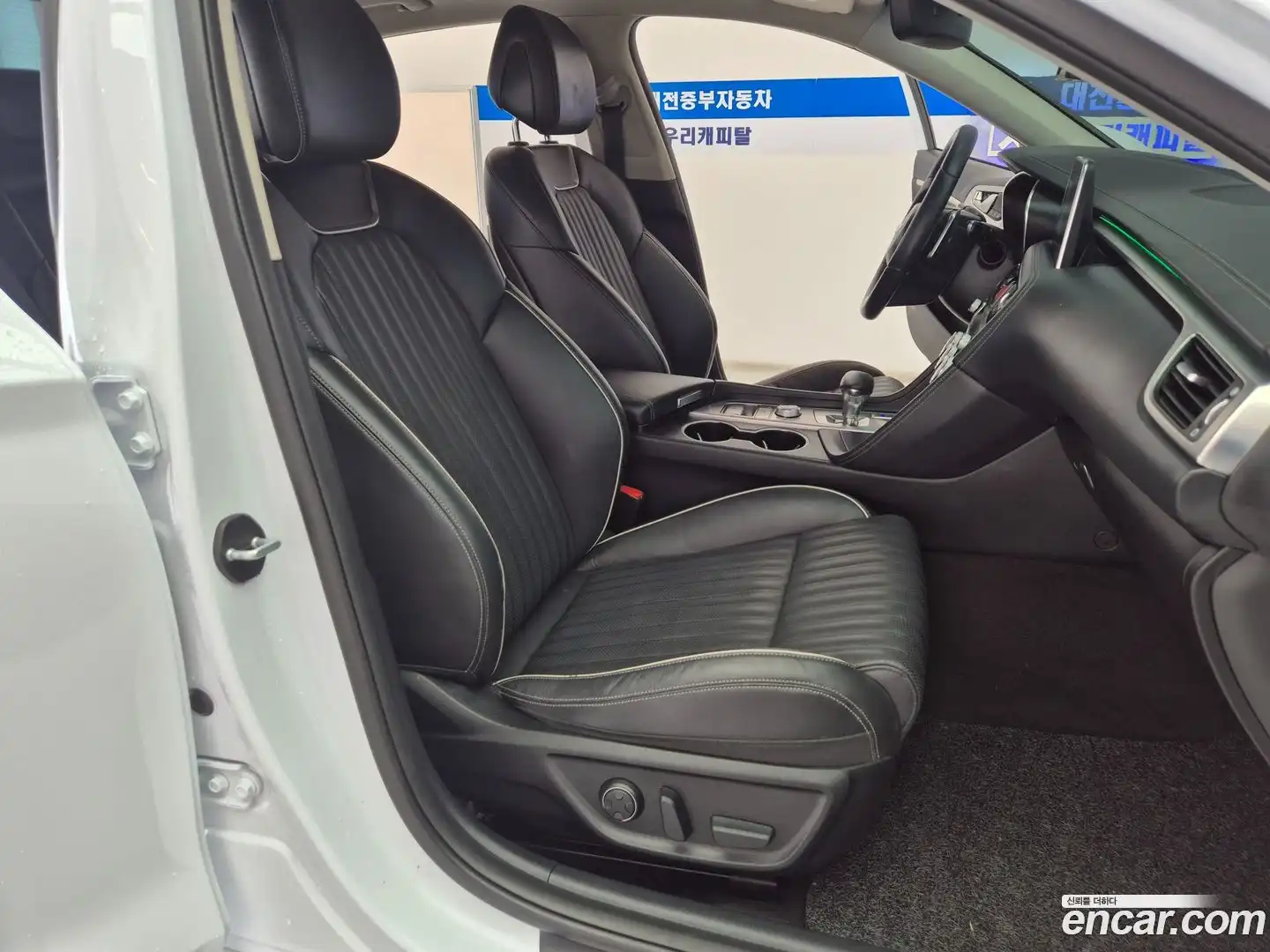 G70 Genesis 2019.0-INNER-010