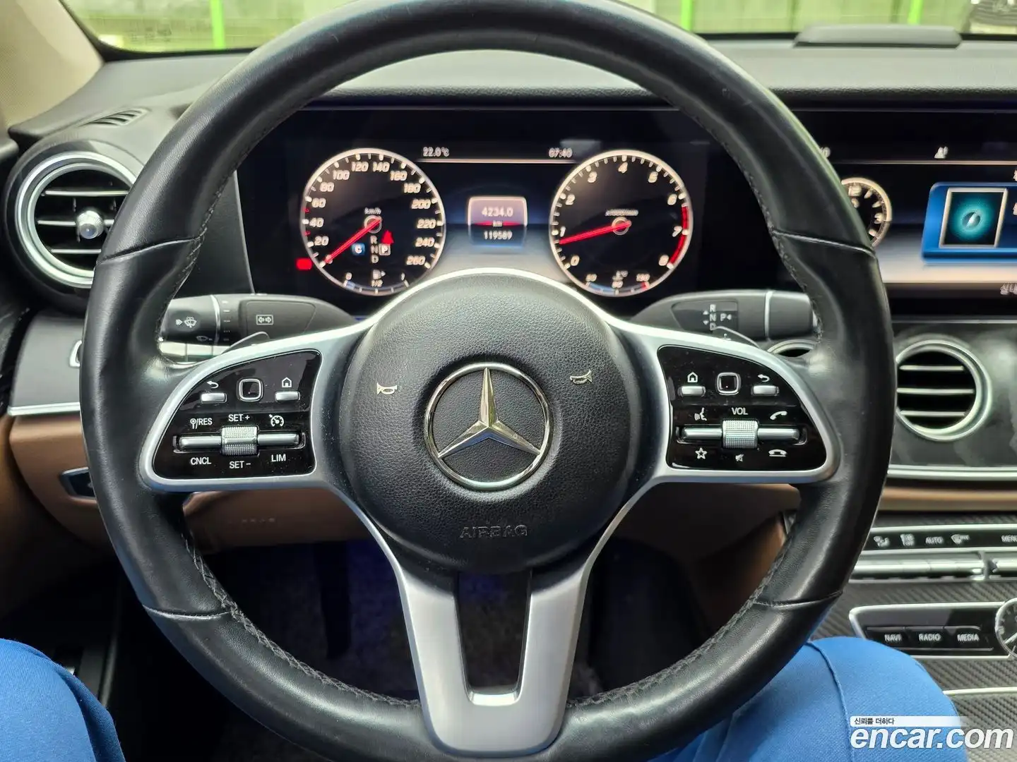 E-Class Mercedes-Benz 2018.11-OPTION-024