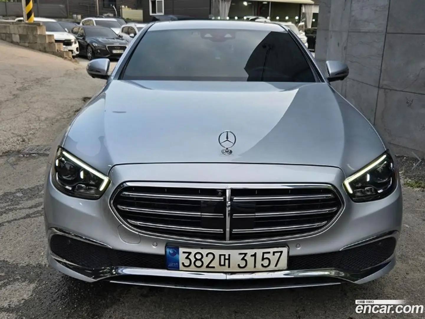 Main__Slider__Photo:E-Class Mercedes-Benz 2021.5-0